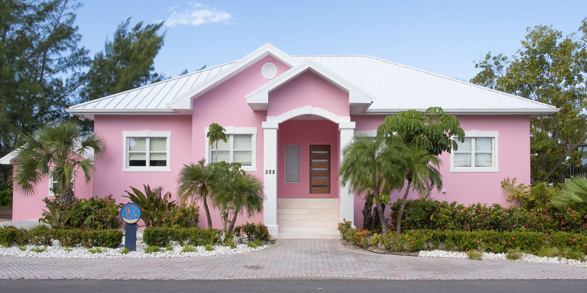 Villa Fantasea + Guesthouse