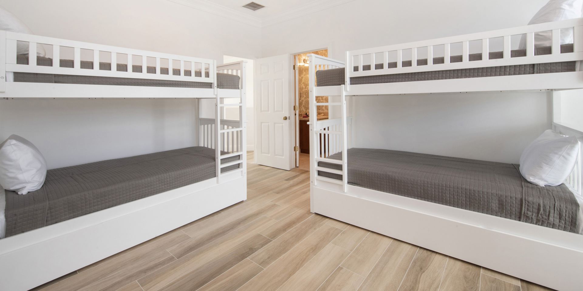 Villa Hidden Treasure + Guesthouse