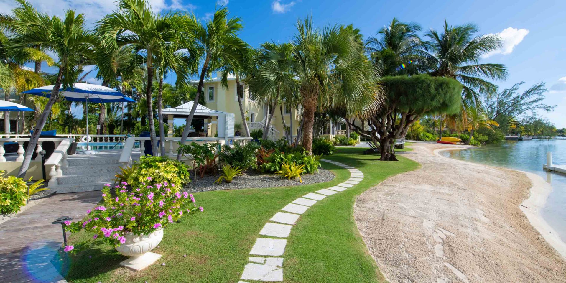 Villa Kaiku + Guesthouse