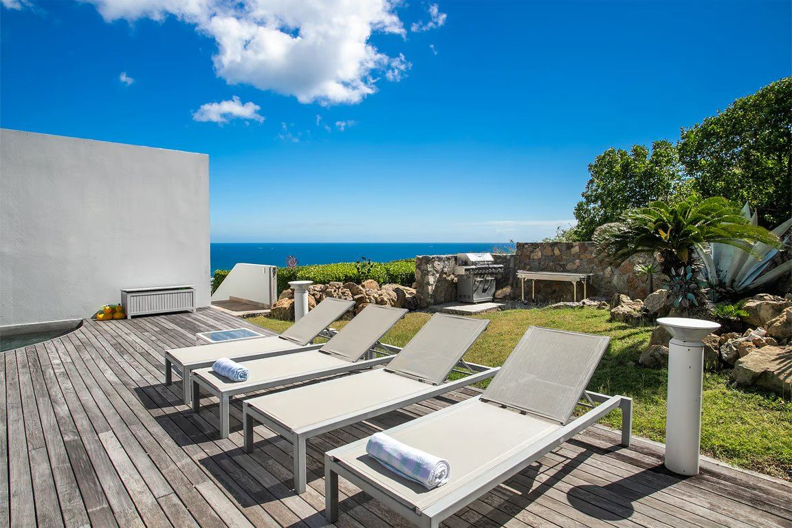 Villa Five Minutes More