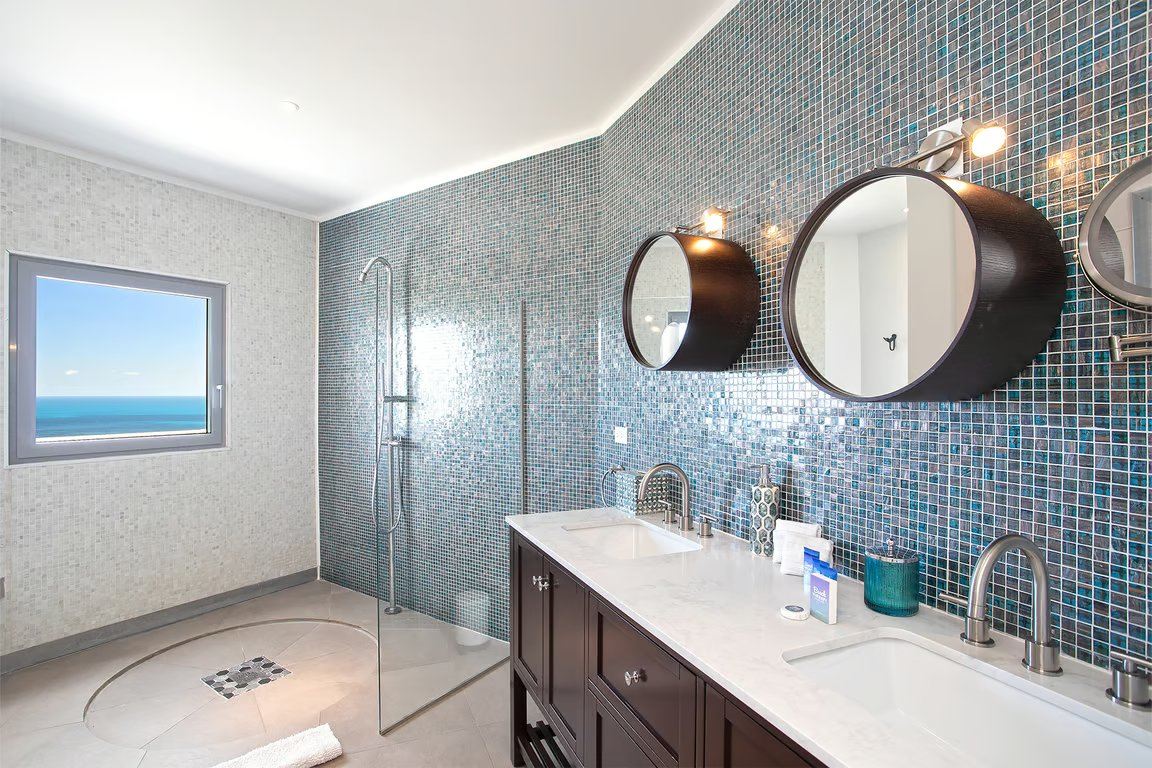 Villa Five Minutes More