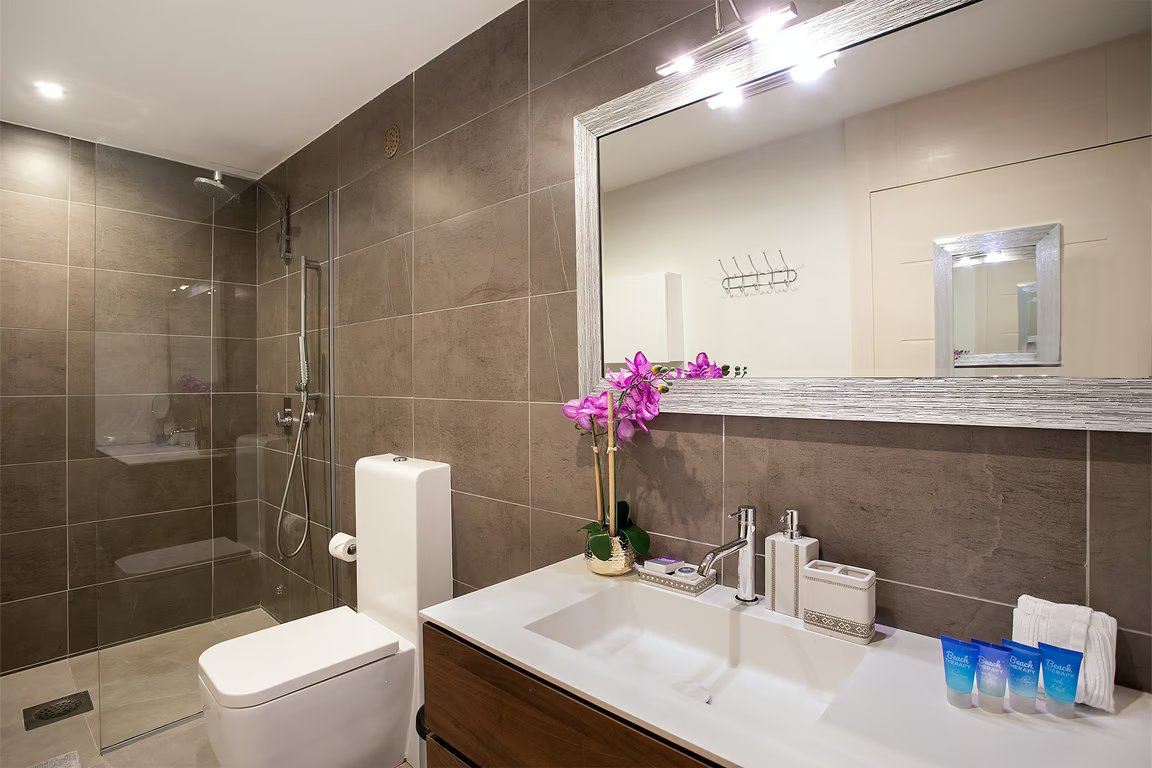 Villa Five Minutes More