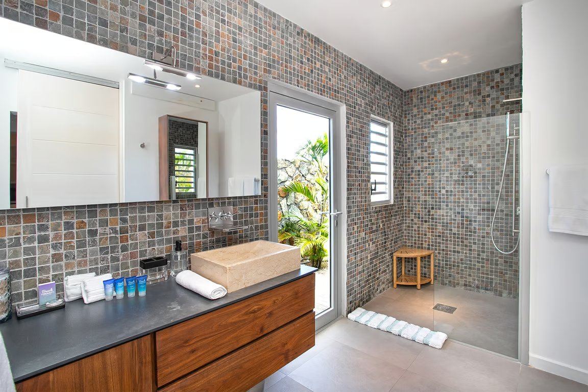 Villa Five Minutes More