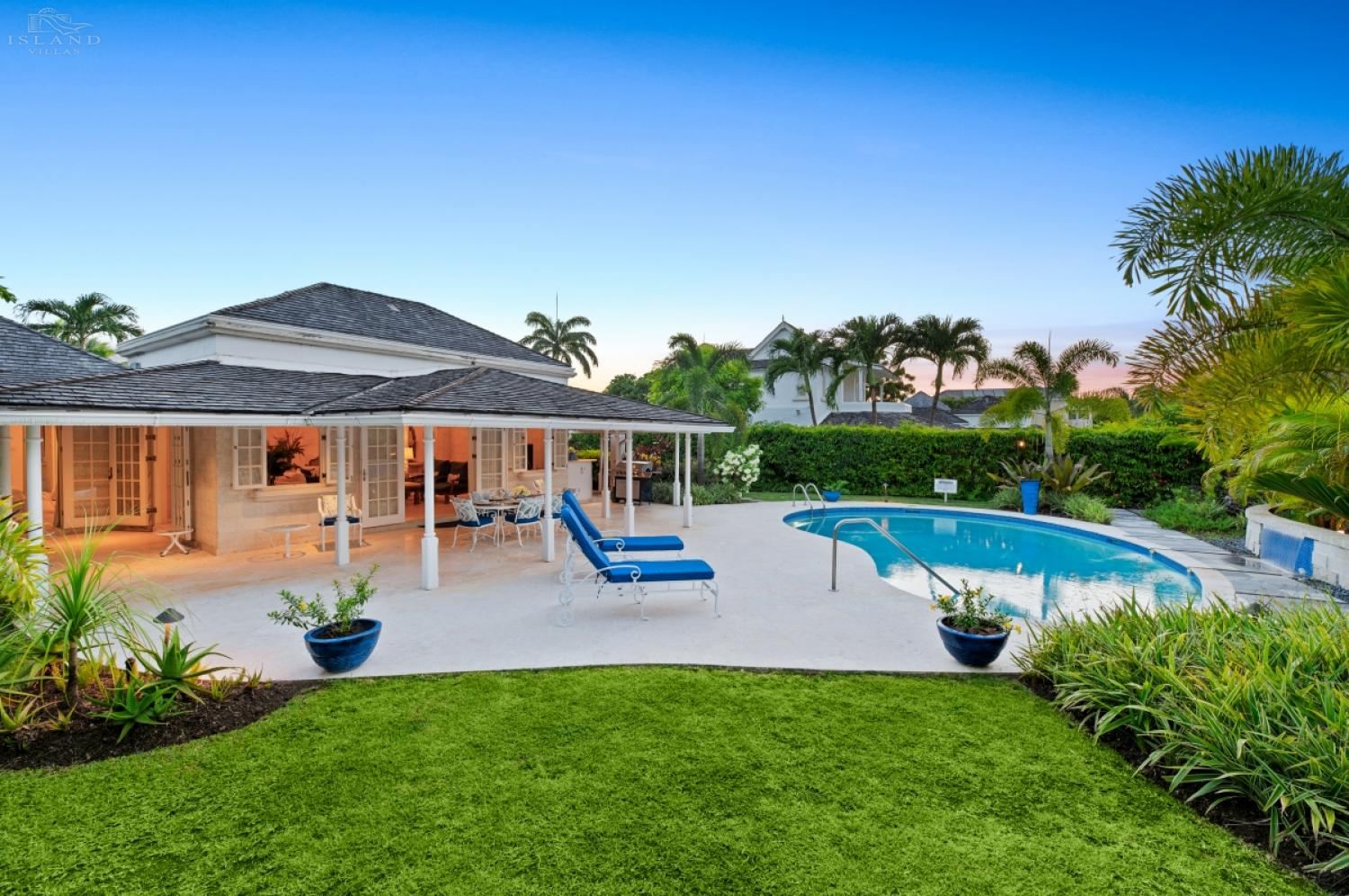 Coconut Grove 8, West Mount