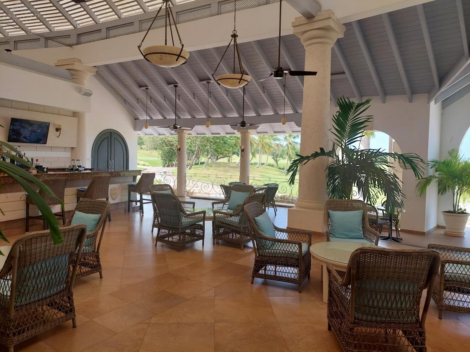 Coconut Grove 8, West Mount