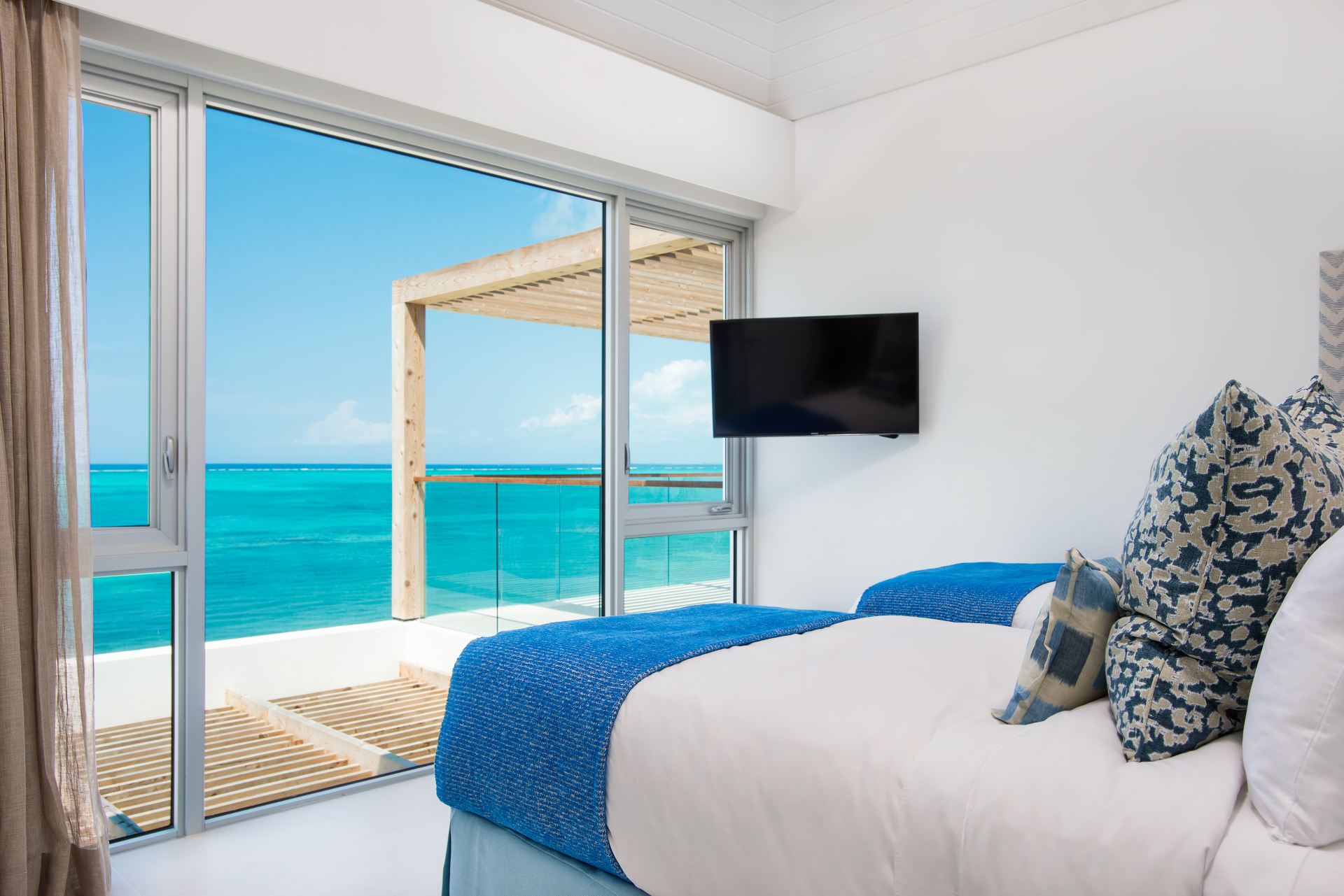 North Shore Enclave - 4 BDR BEACHFRONT VILLA