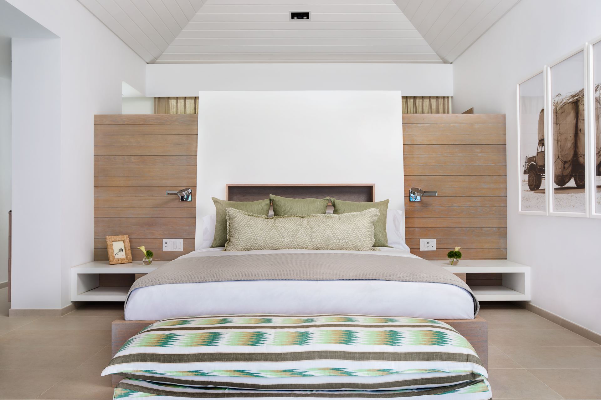 North Shore Enclave - 5 BDR BEACHFRONT VILLA