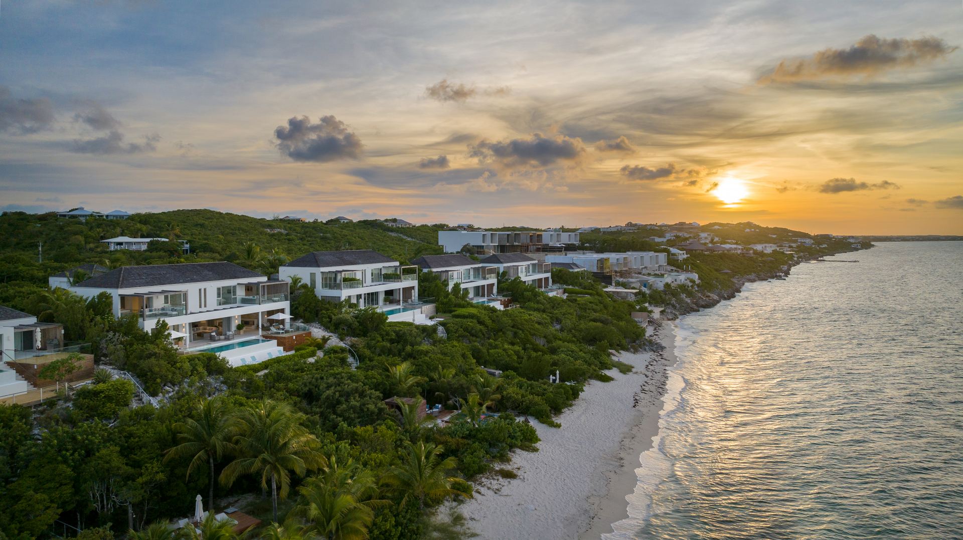 North Shore Enclave - 4 BDR BEACHFRONT VILLA