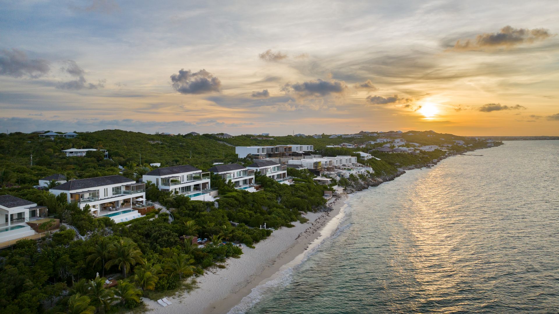 North Shore Enclave - 4 BDR BEACHFRONT VILLA