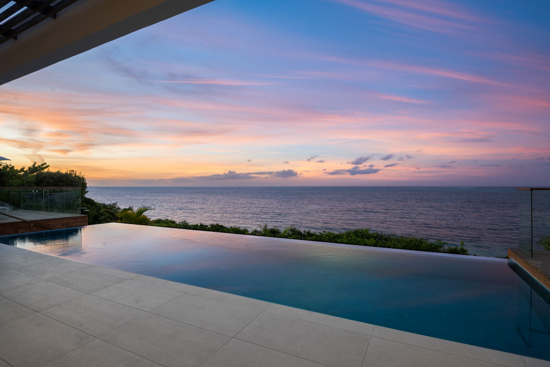 North Shore Enclave - 4 BDR BEACHFRONT VILLA