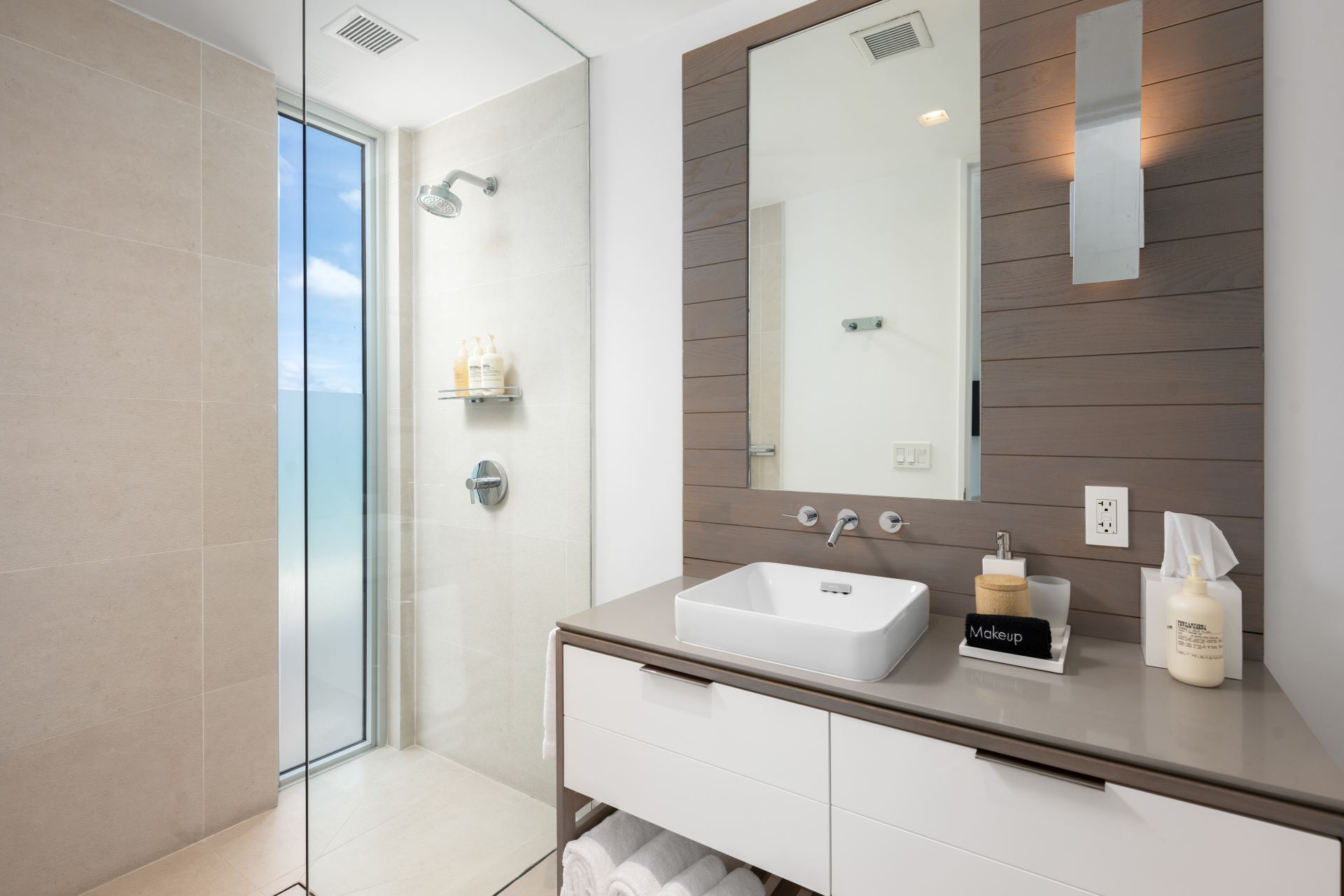 North Shore Enclave - 4 BDR BEACHFRONT VILLA