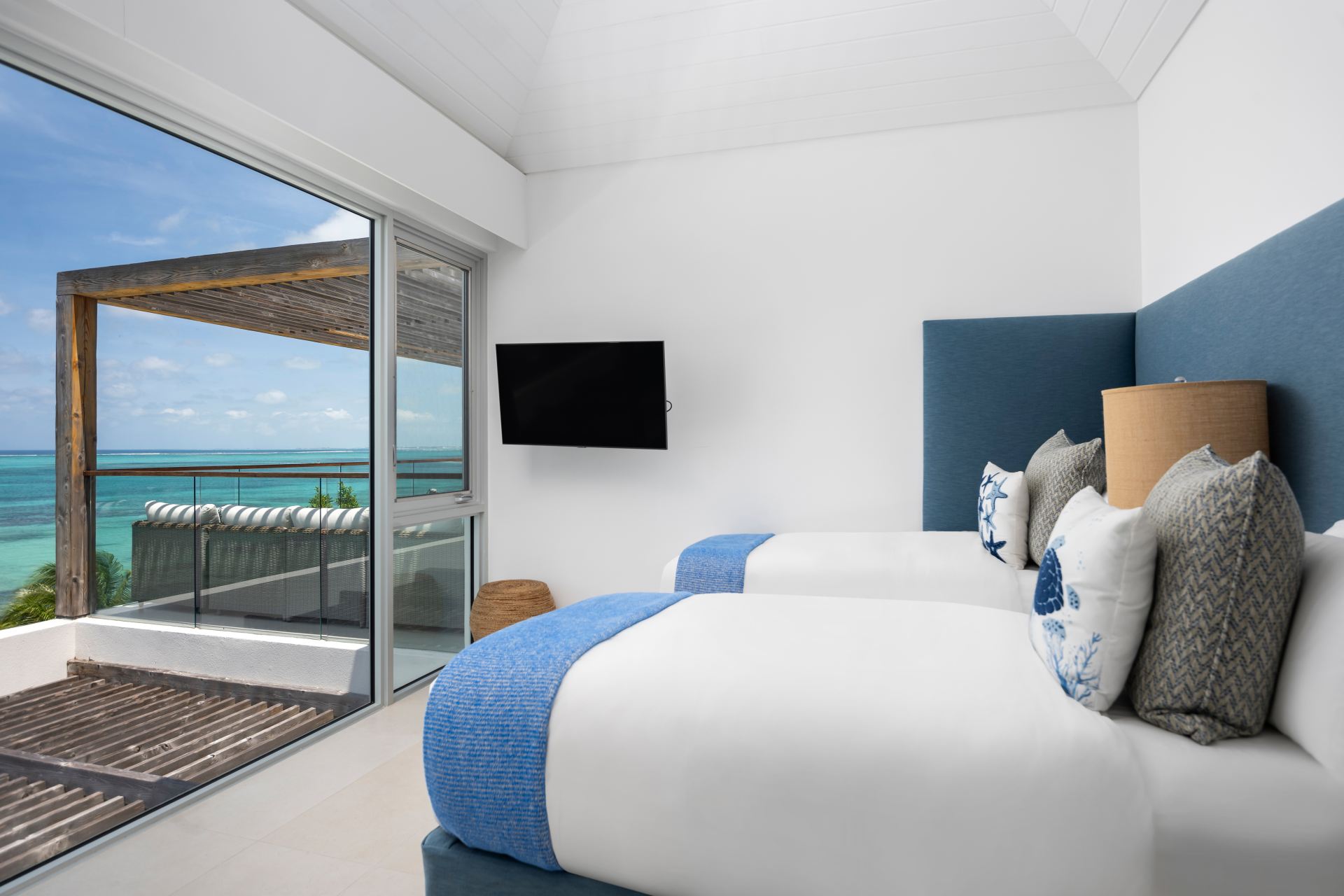 North Shore Enclave - 4 BDR BEACHFRONT VILLA