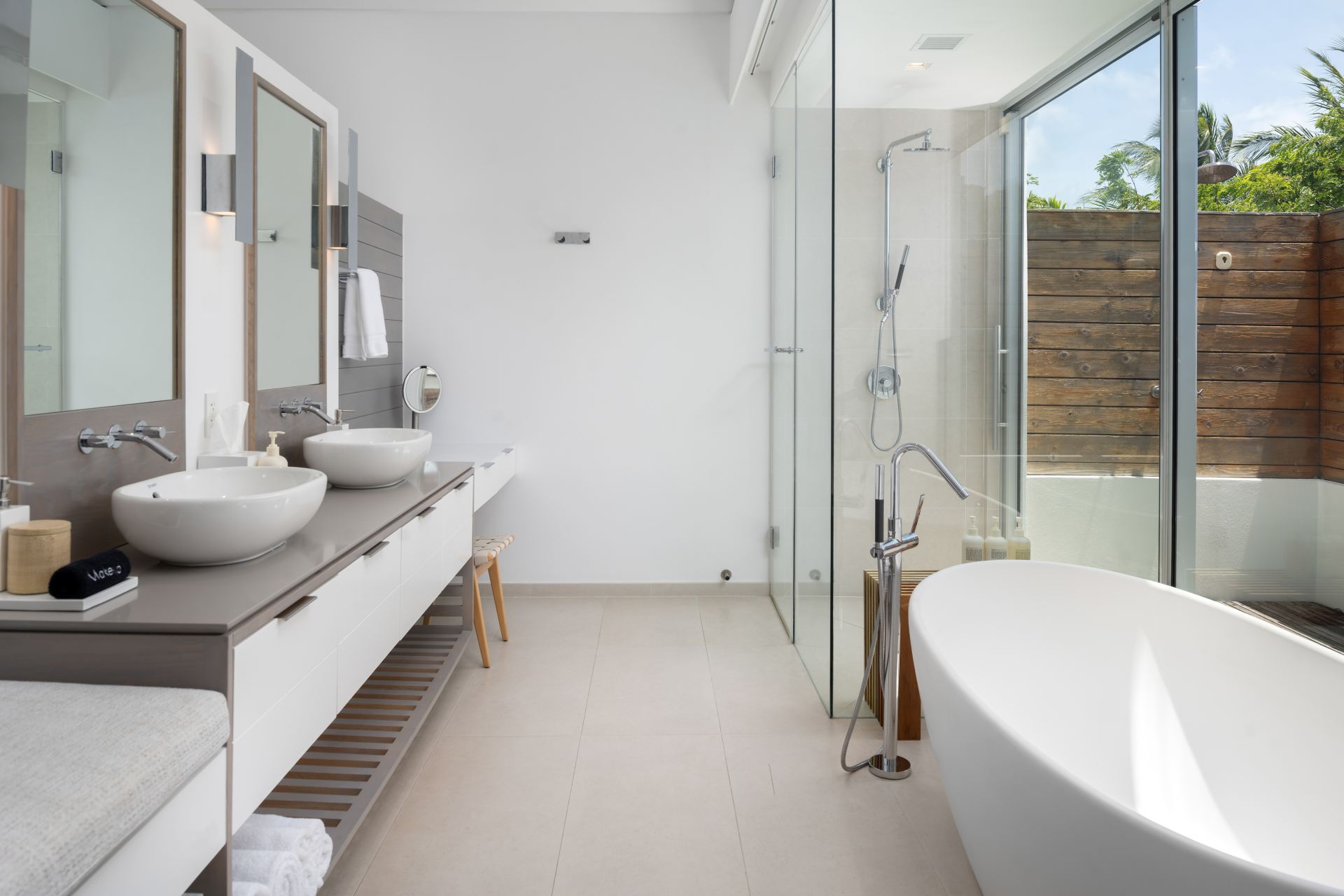 North Shore Enclave - 4 BDR BEACHFRONT VILLA