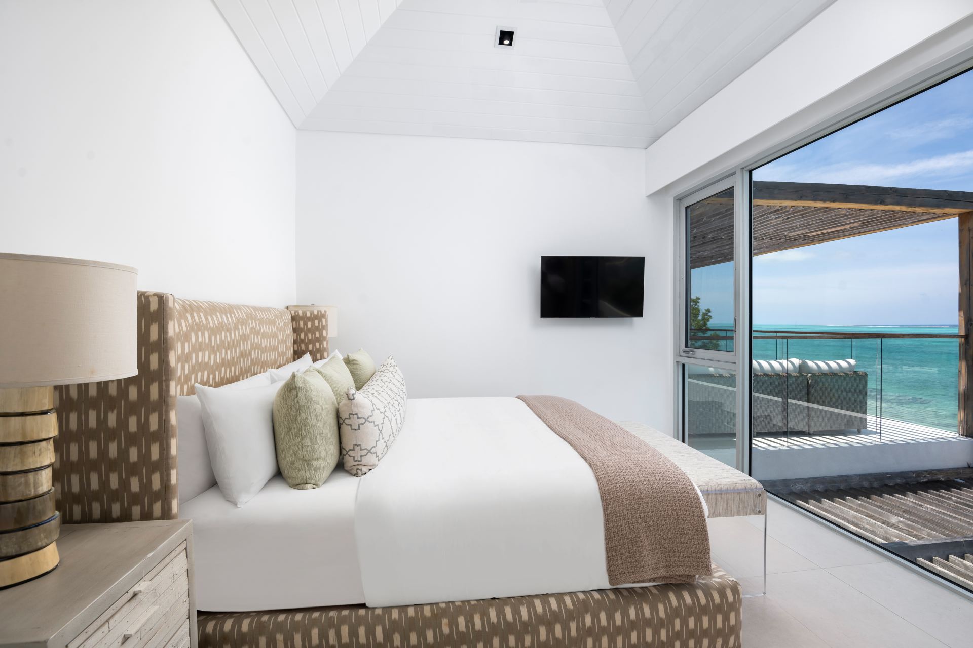 North Shore Enclave - 4 BDR BEACHFRONT VILLA