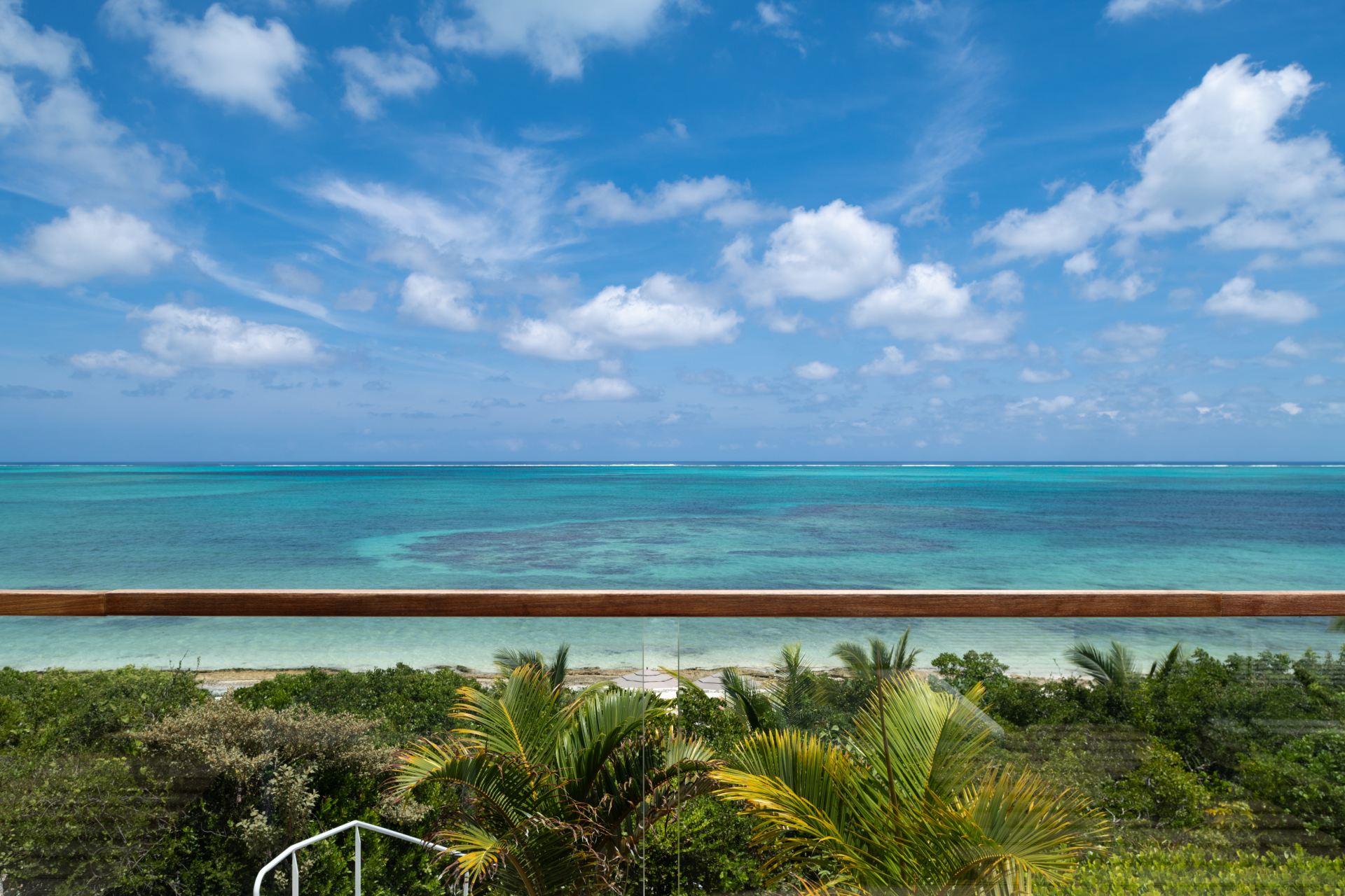 North Shore Enclave - 4 BDR BEACHFRONT VILLA
