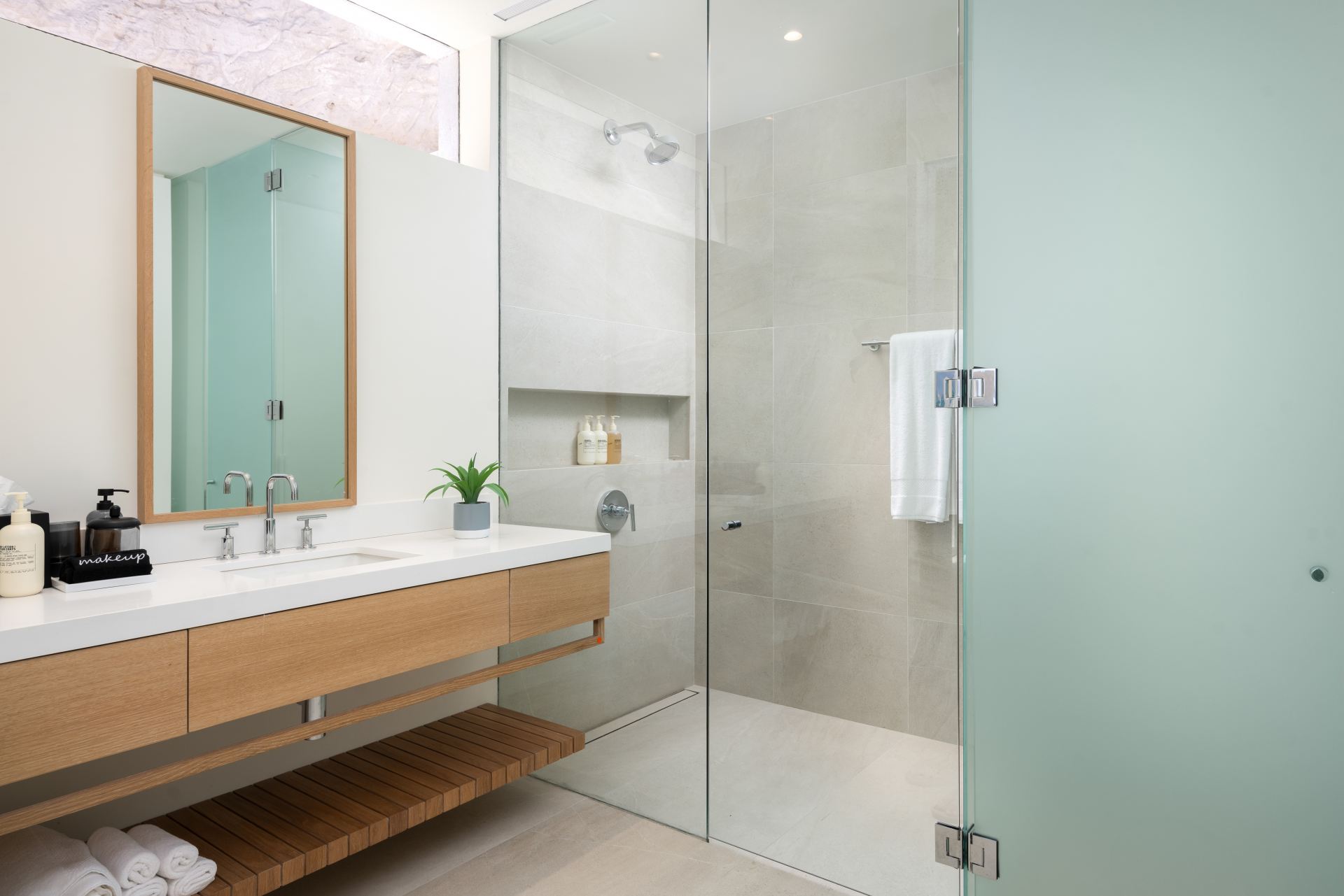 North Shore Enclave - 3 BDR OCEAN FRONT BEACH HOUSE