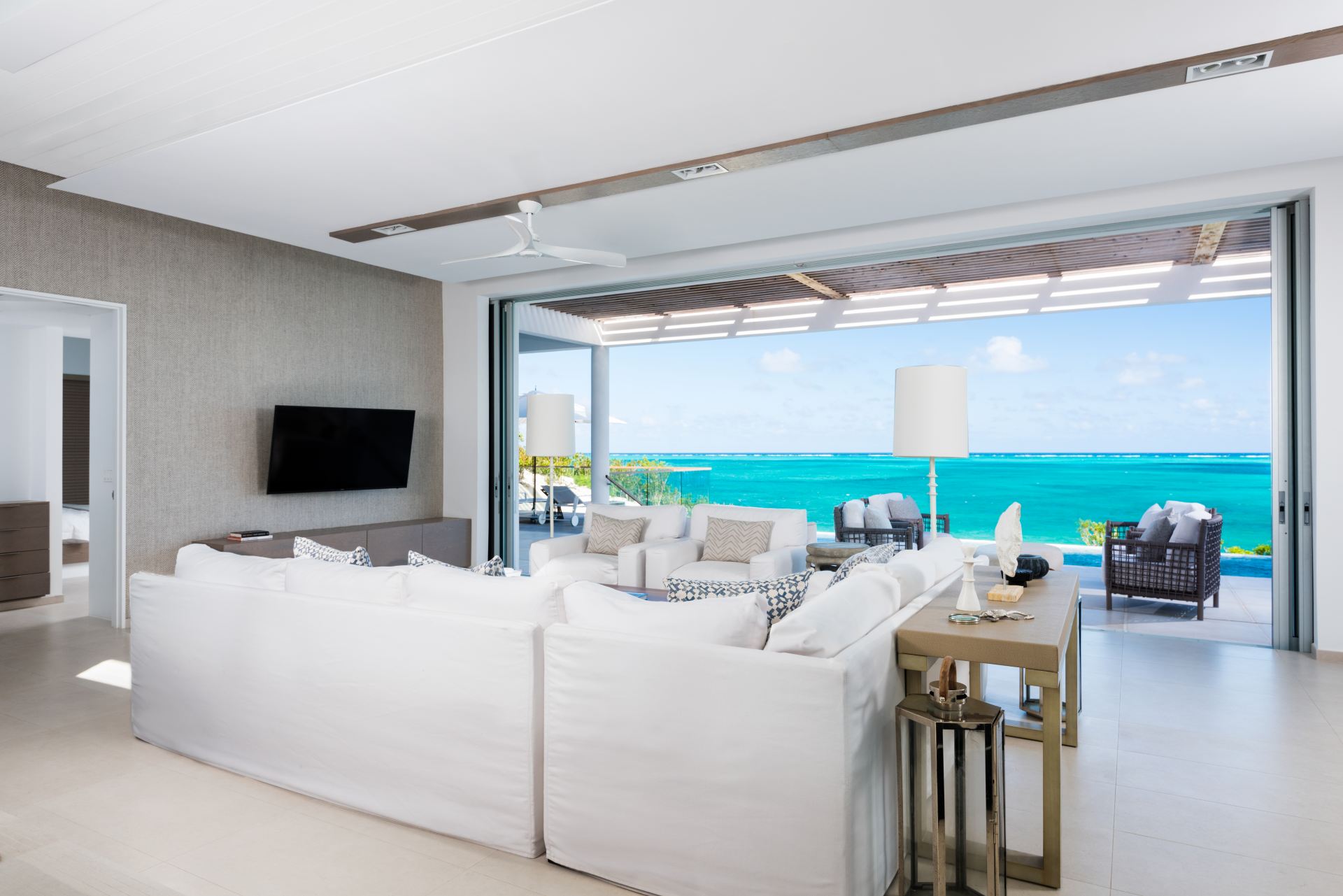 North Shore Enclave - 5 BDR BEACHFRONT VILLA