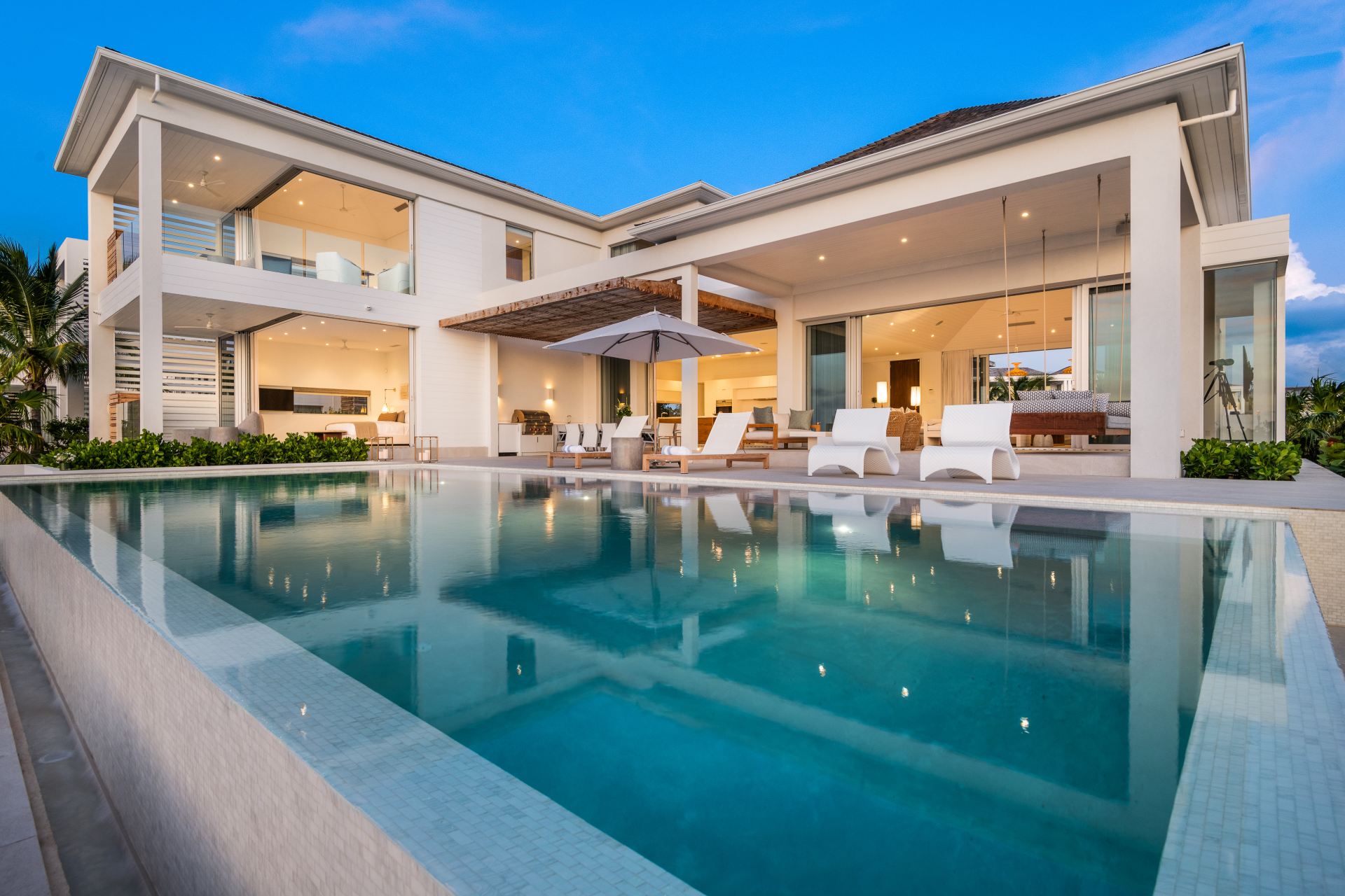 Grace Bay Enclave - 5 BDR BEACHFRONT VILLA