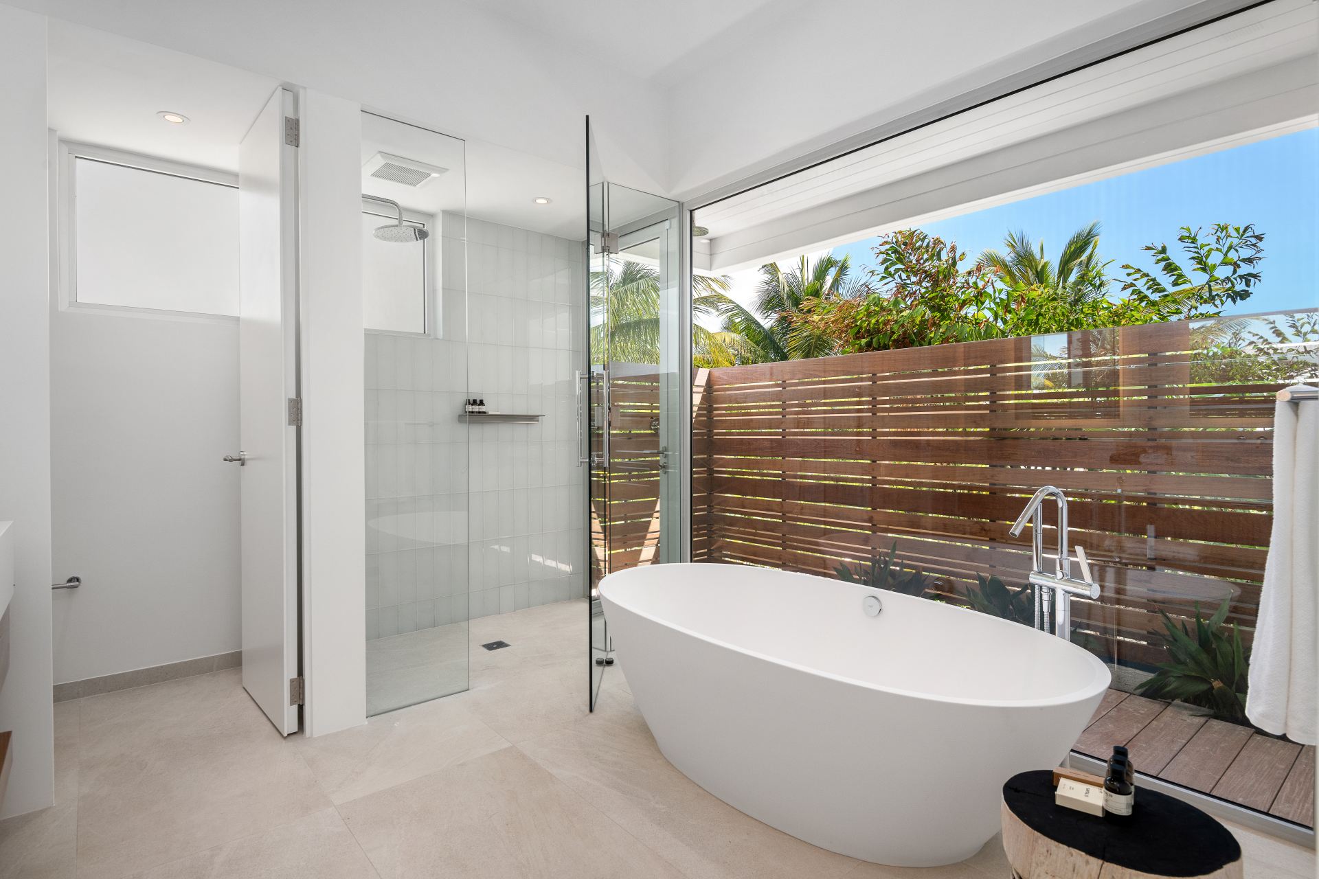 Grace Bay Enclave - 5 BDR BEACHFRONT VILLA