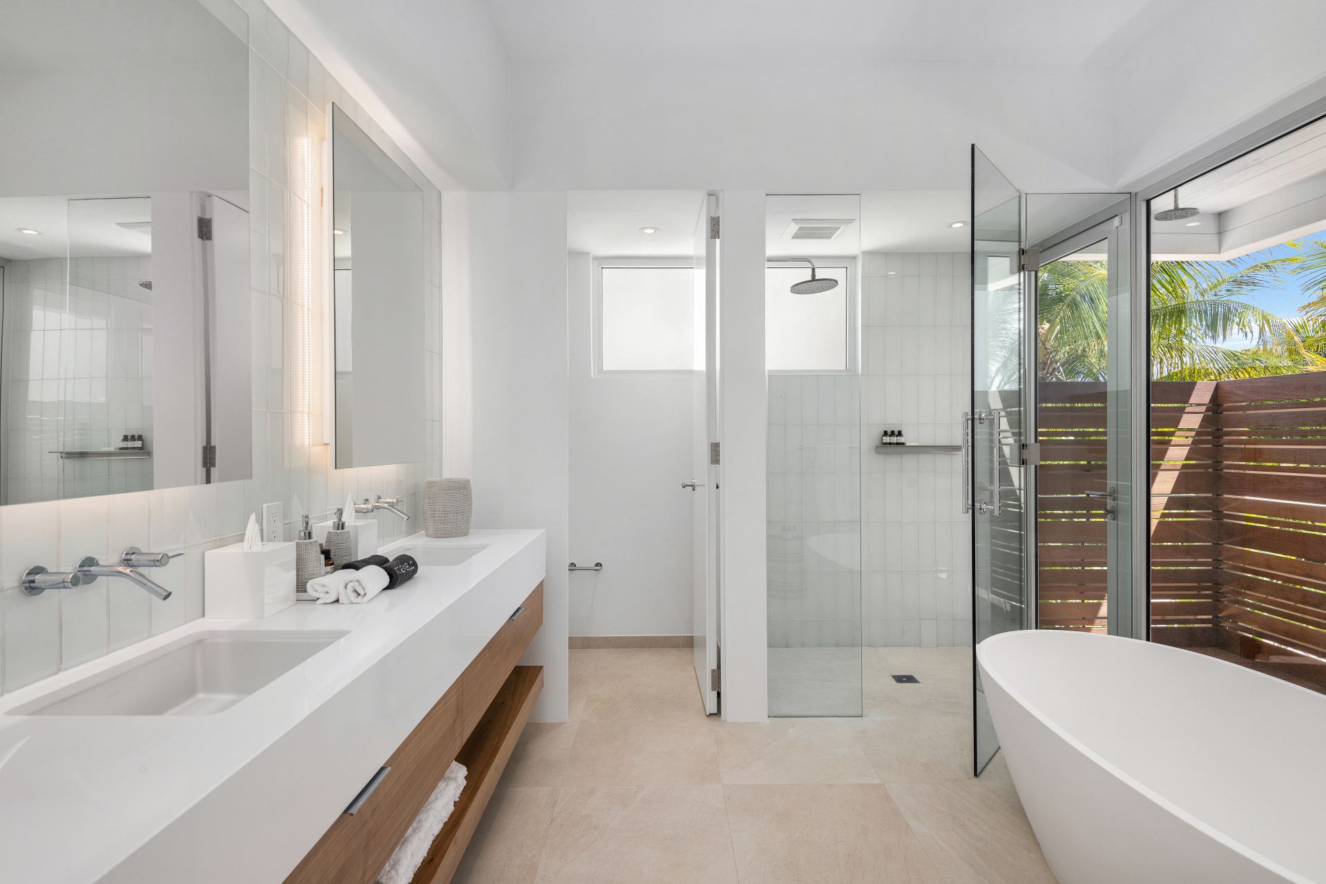 Grace Bay Enclave - 5 BDR BEACHFRONT VILLA