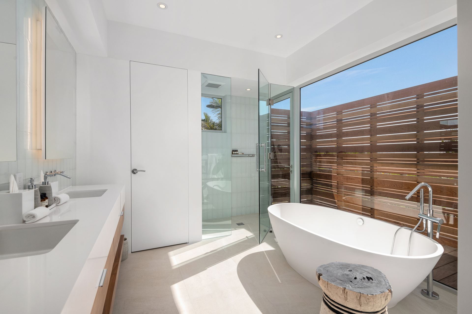 Grace Bay Enclave - 5 BDR BEACHFRONT VILLA