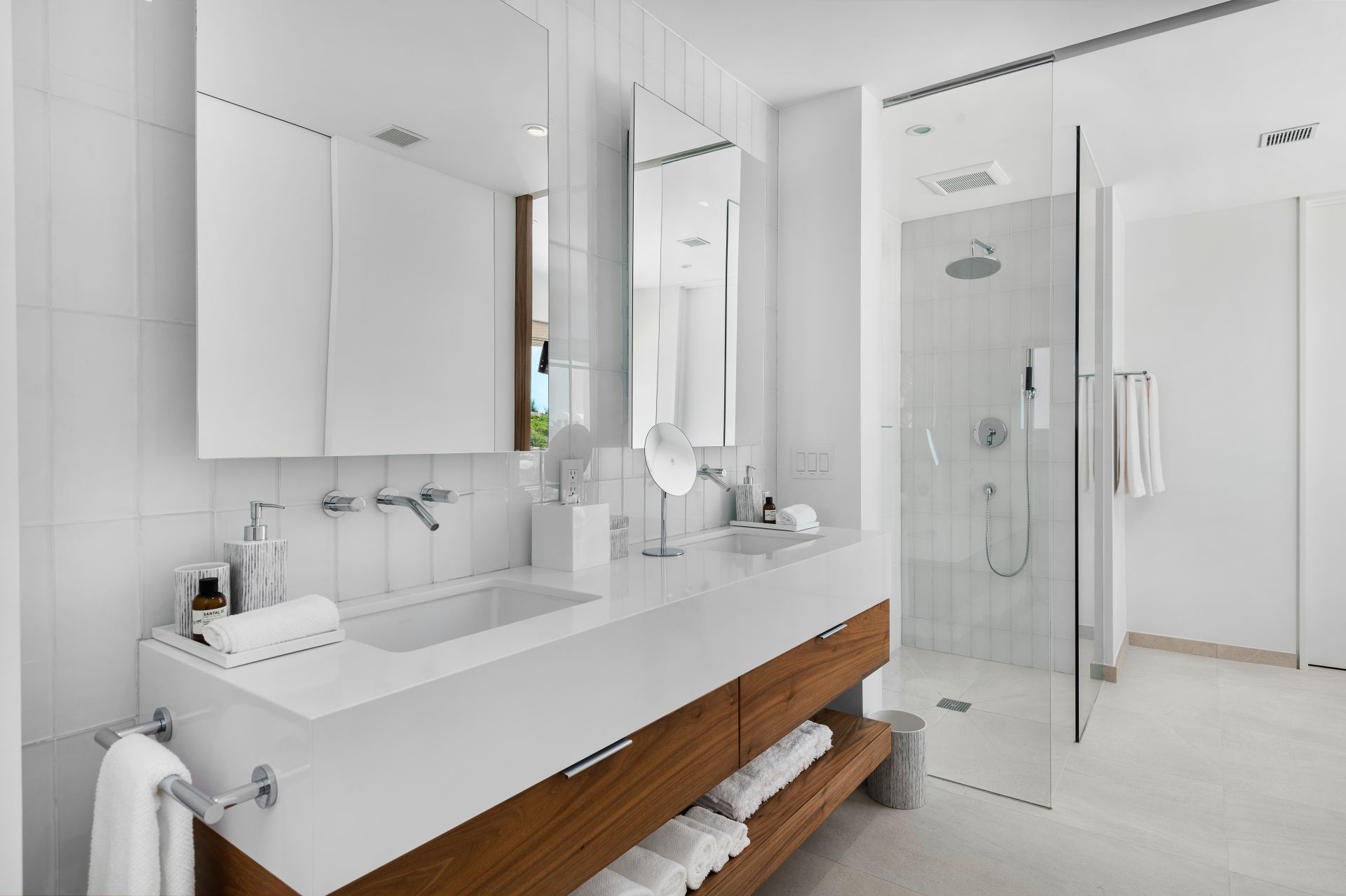 Grace Bay Enclave - 5 BDR OCEAN VIEW VILLA