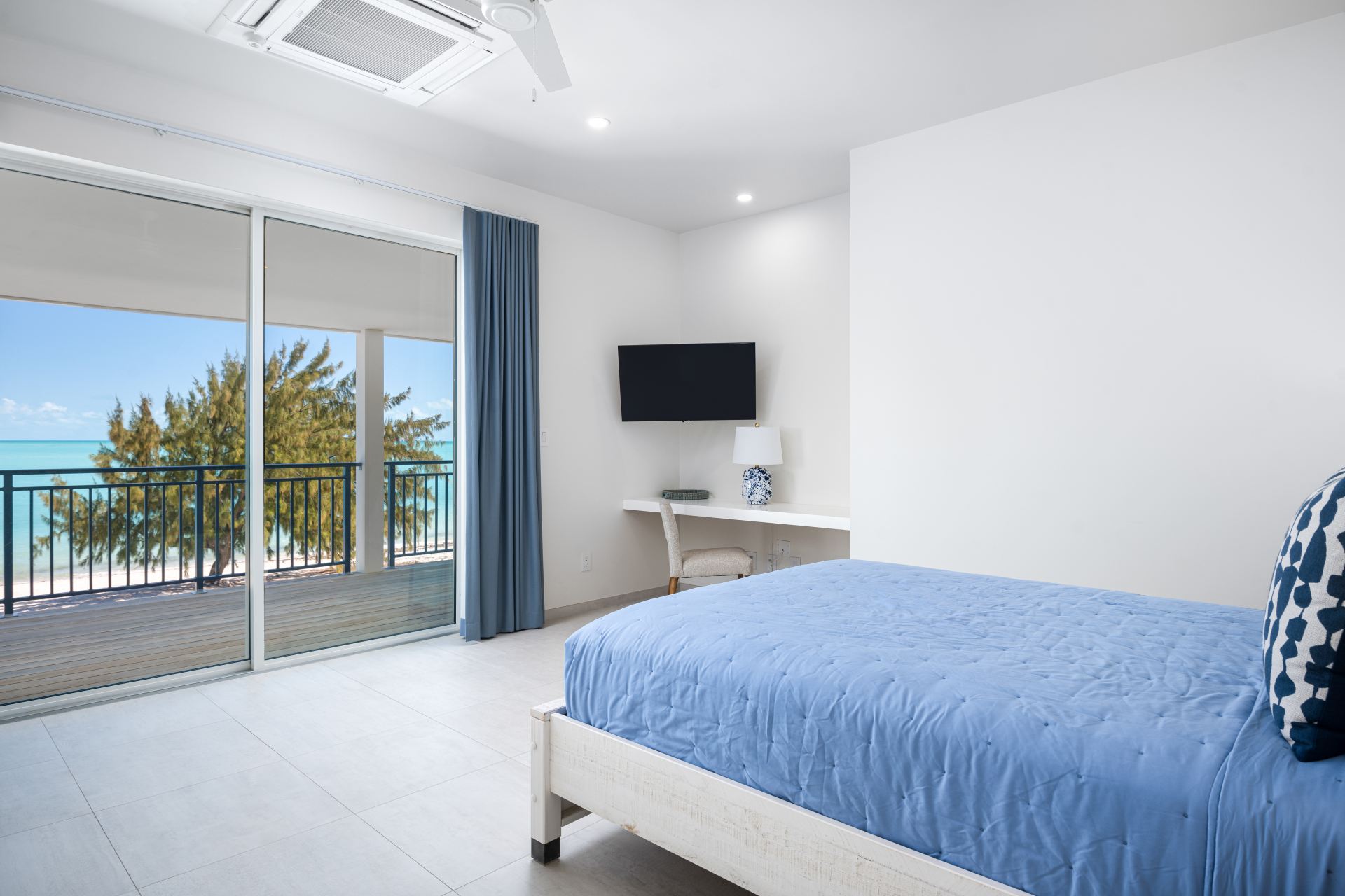 Hura Sea Azure Villa