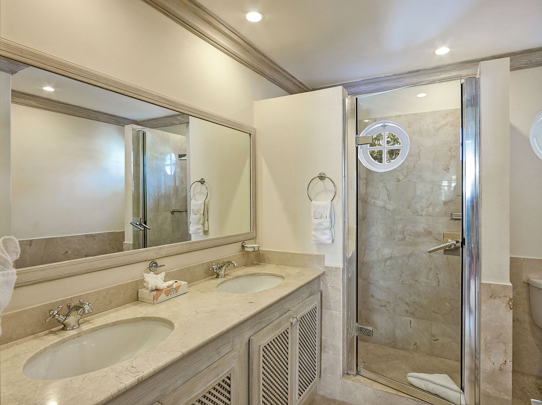 Royal Villa 1 - Swansway