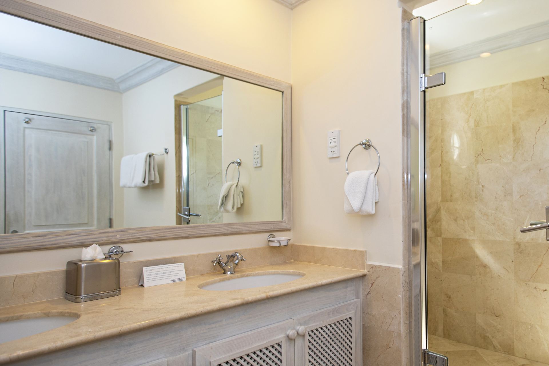 Royal Villa 1 - Swansway