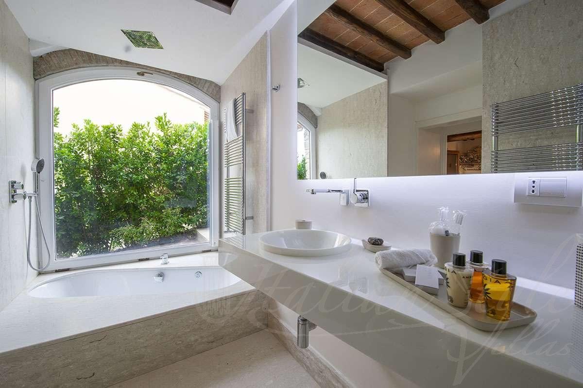 La Marcellina estate