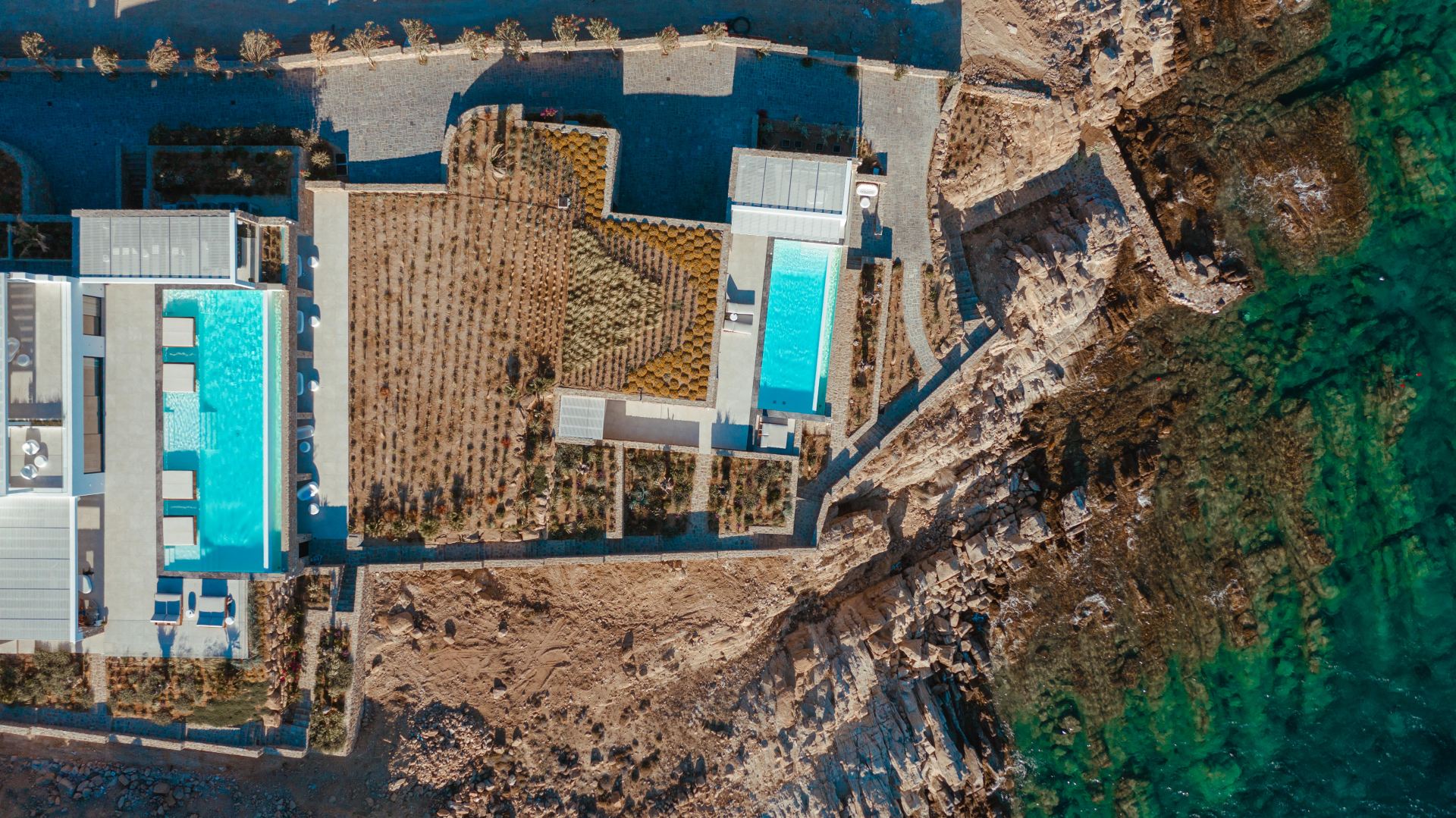 Splendid Waterfront Villa 1