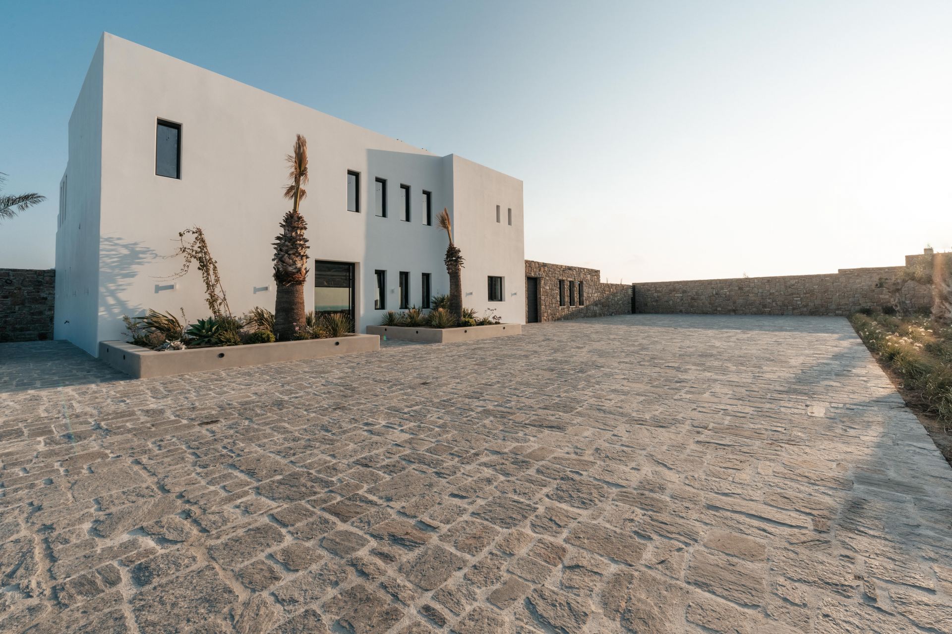 Splendid Waterfront Villa 1