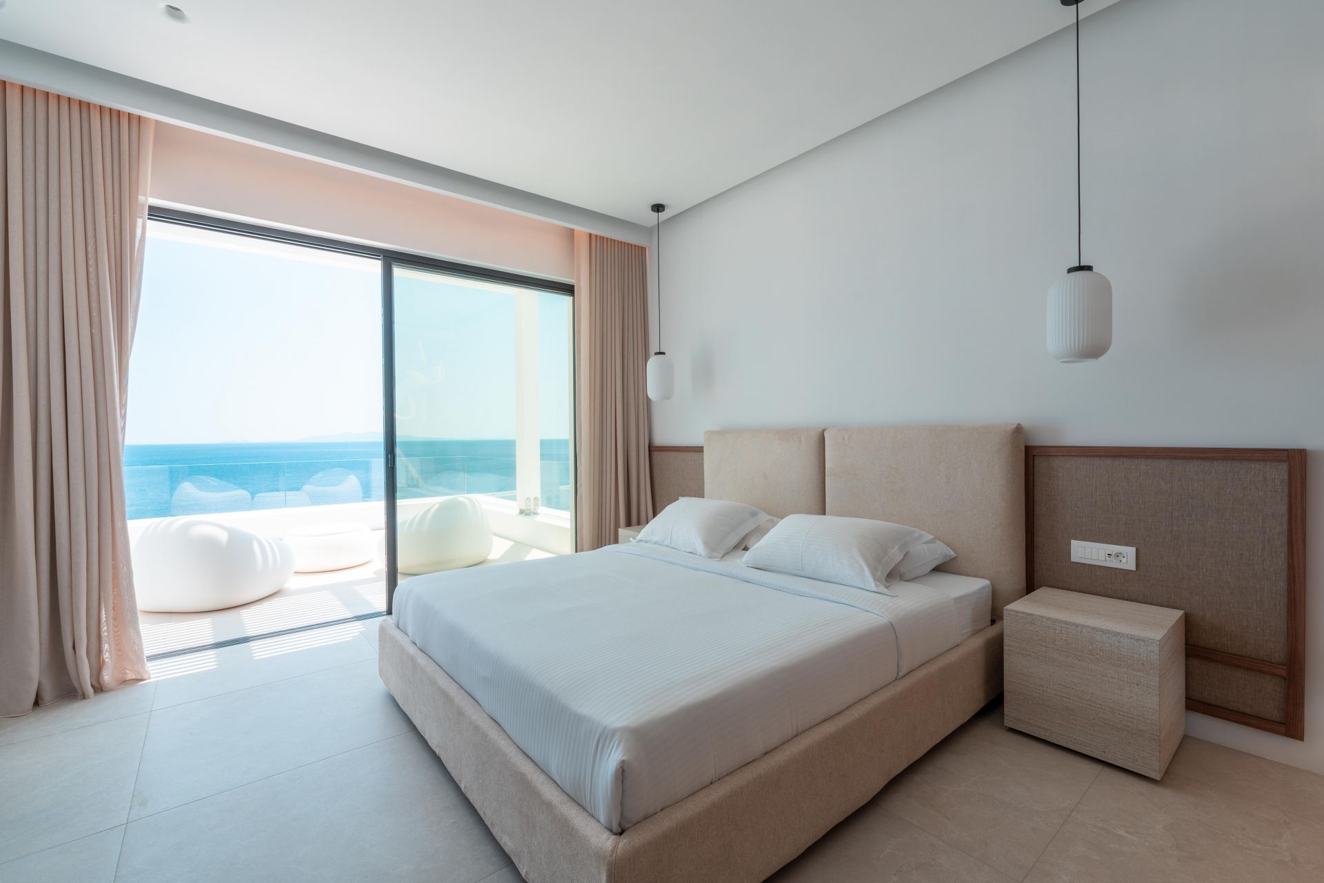 Splendid Waterfront Villa 1