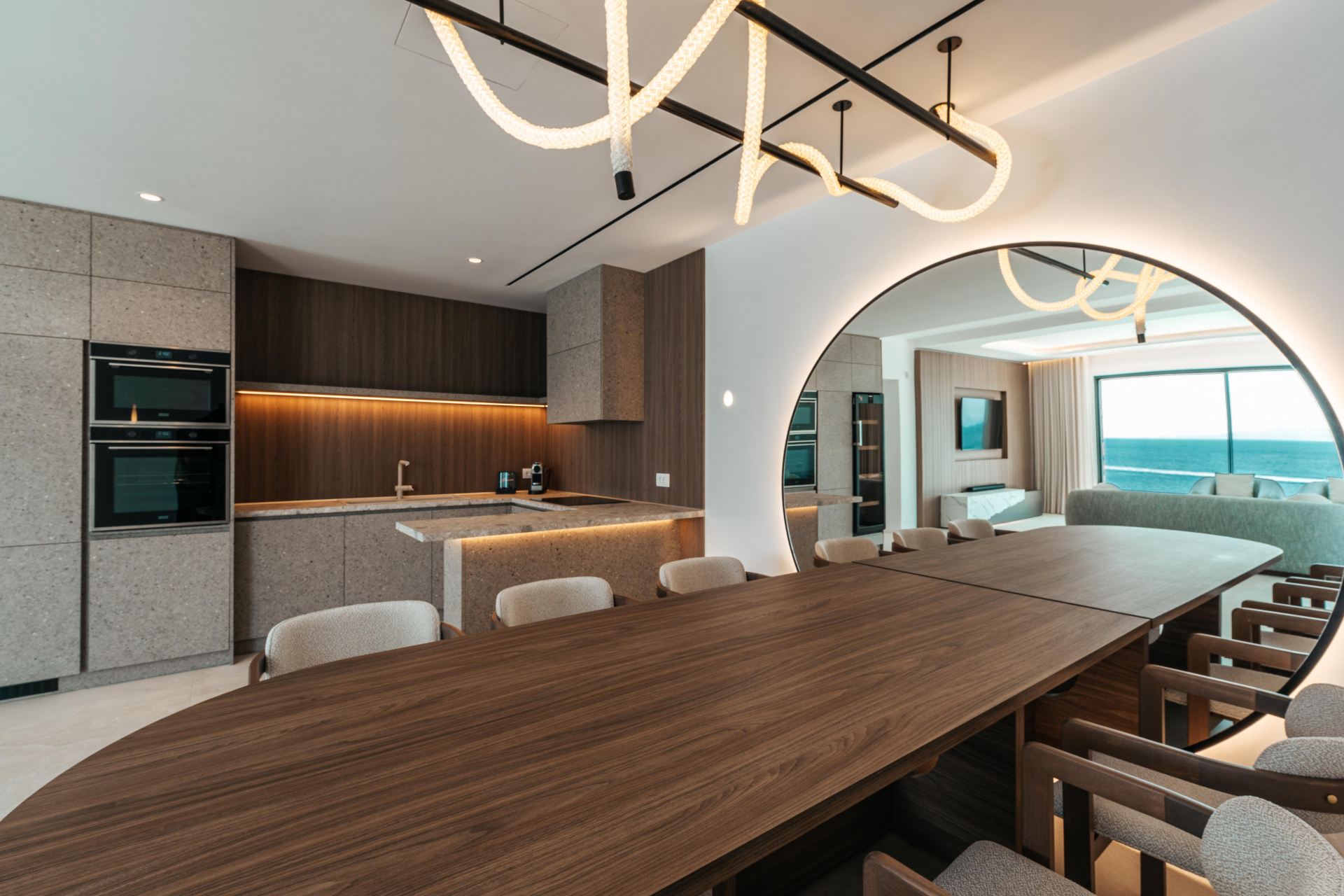 Splendid Waterfront Villa 2