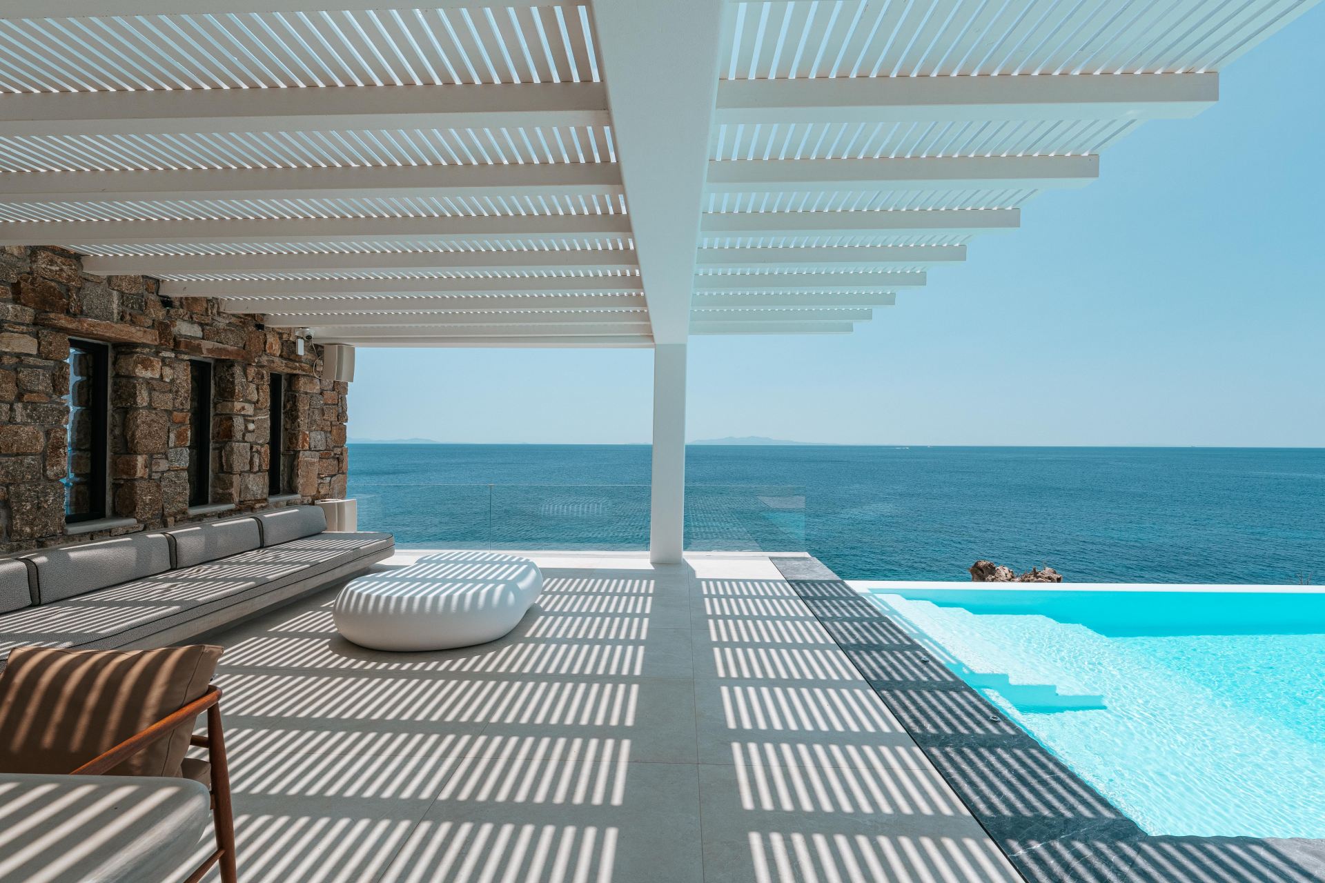 Splendid Waterfront Villa 2