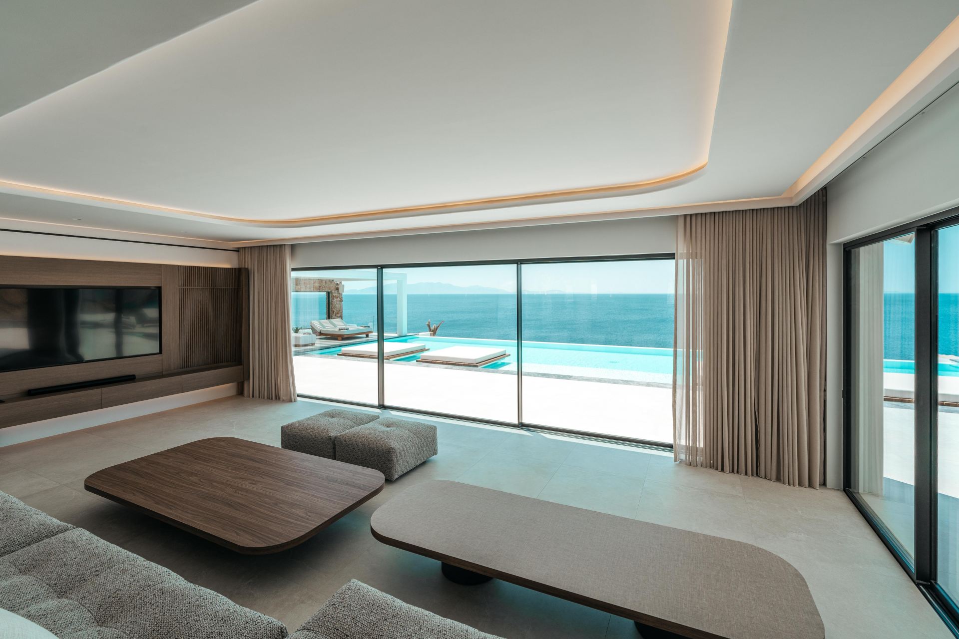 Splendid Waterfront Villas