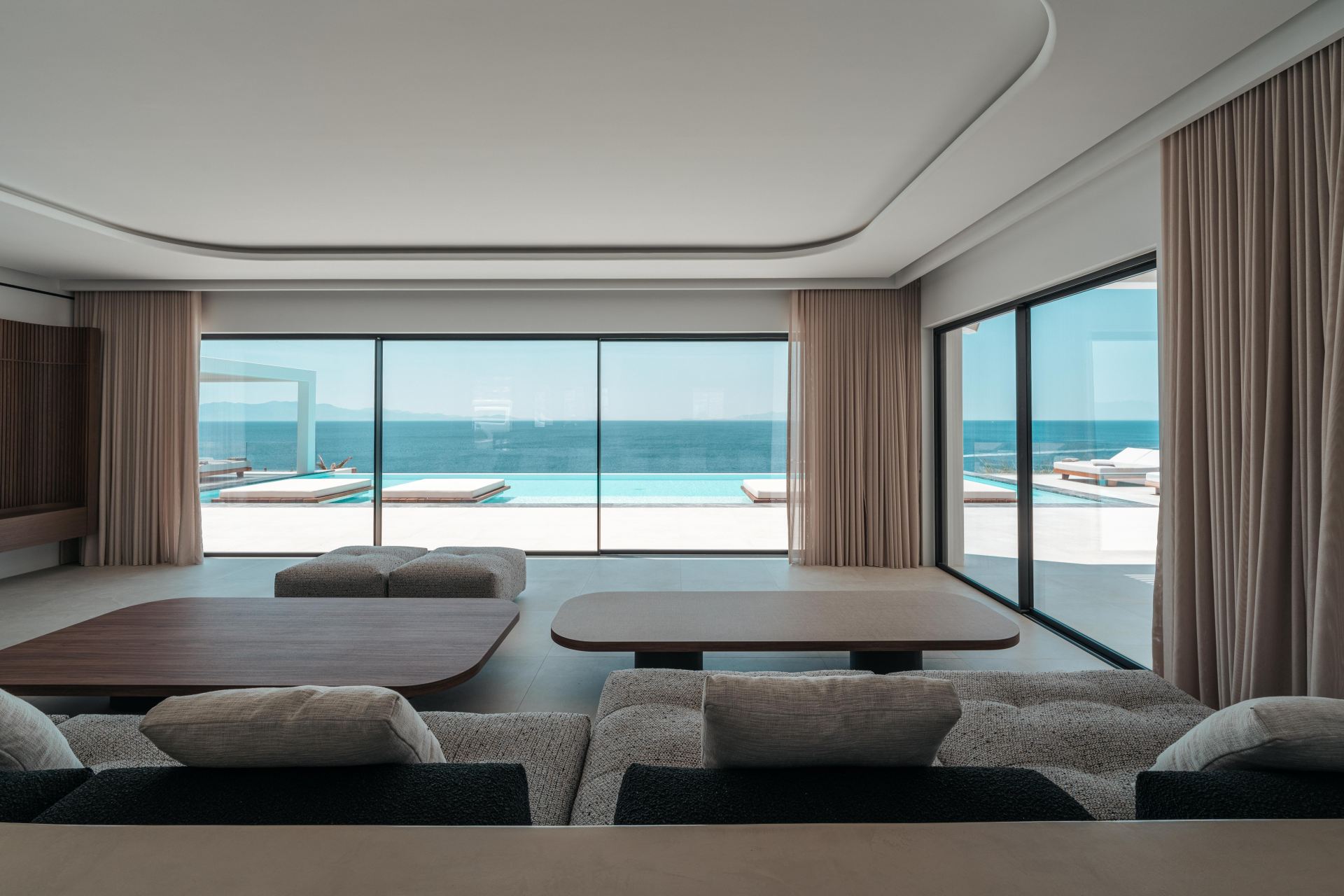 Splendid Waterfront Villas