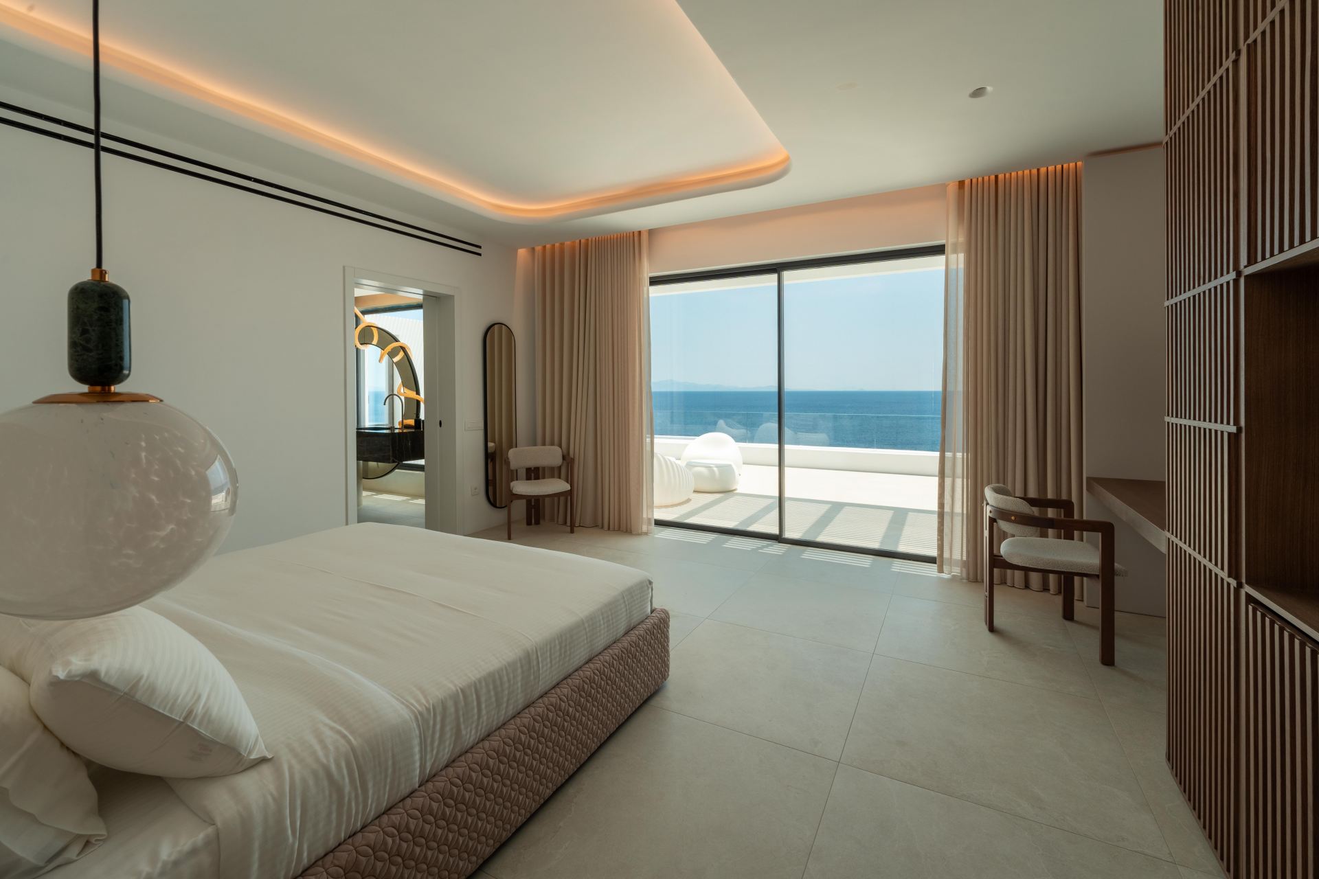 Splendid Waterfront Villa 1