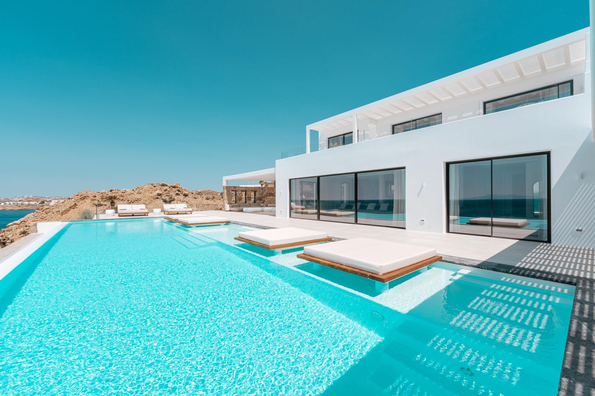 Splendid Waterfront Villa 1