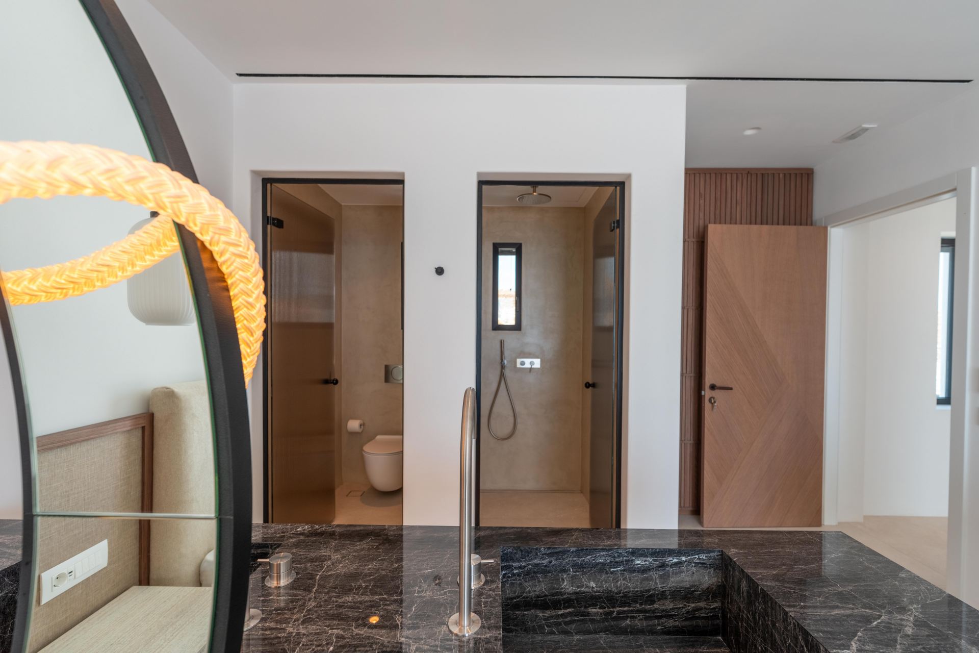 Splendid Waterfront Villa 1