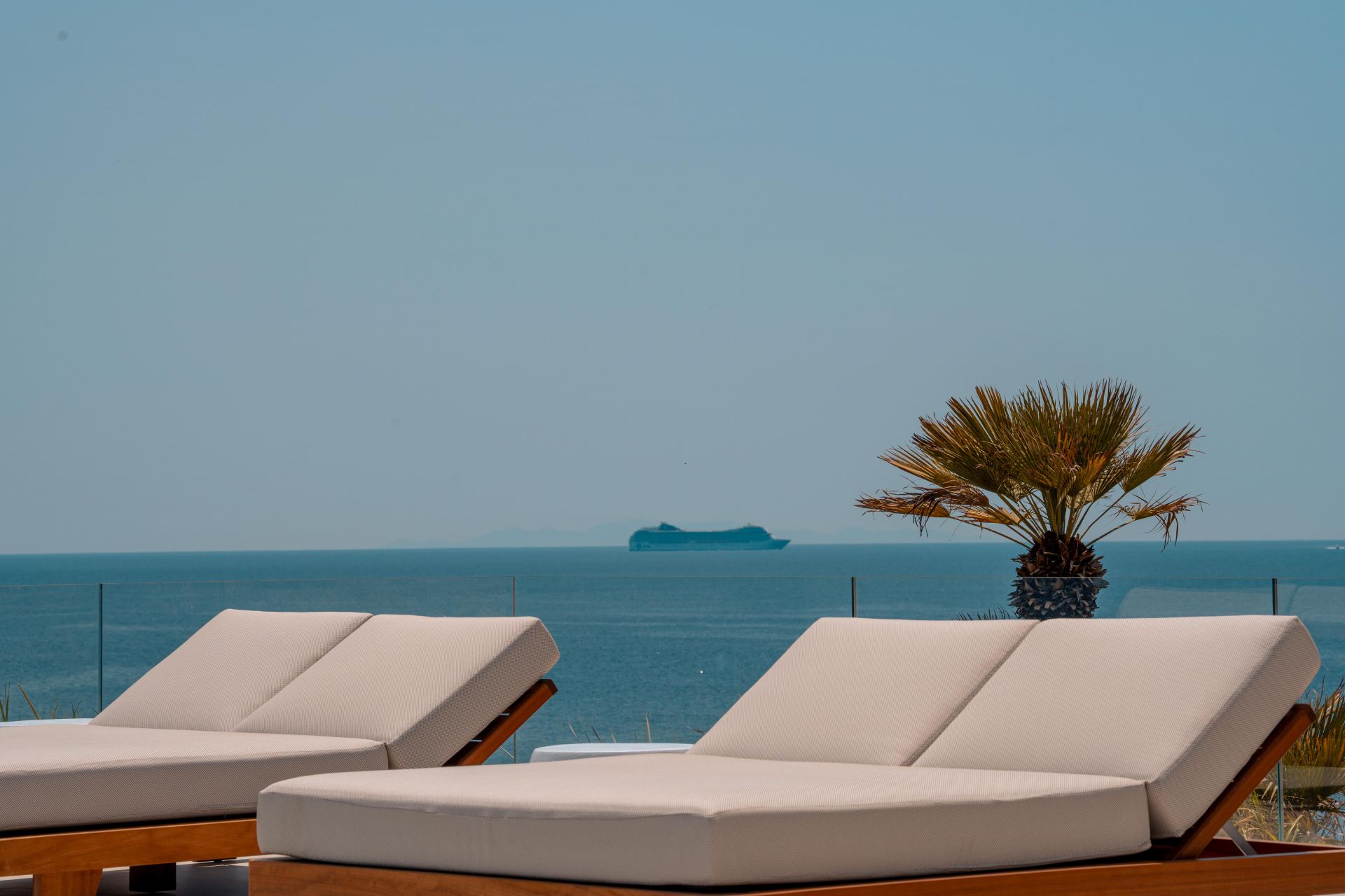 Splendid Waterfront Villa 1