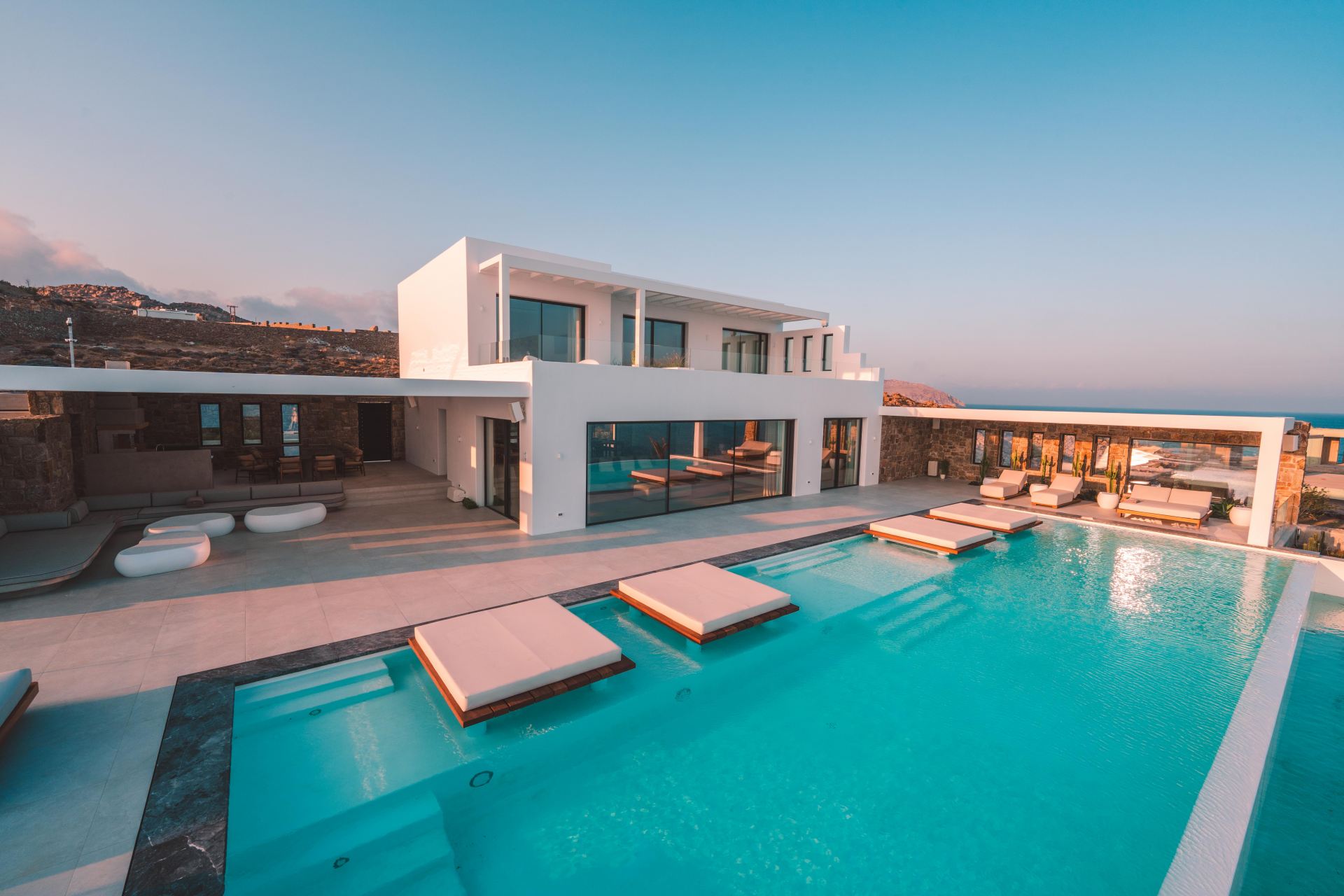 Splendid Waterfront Villa 1