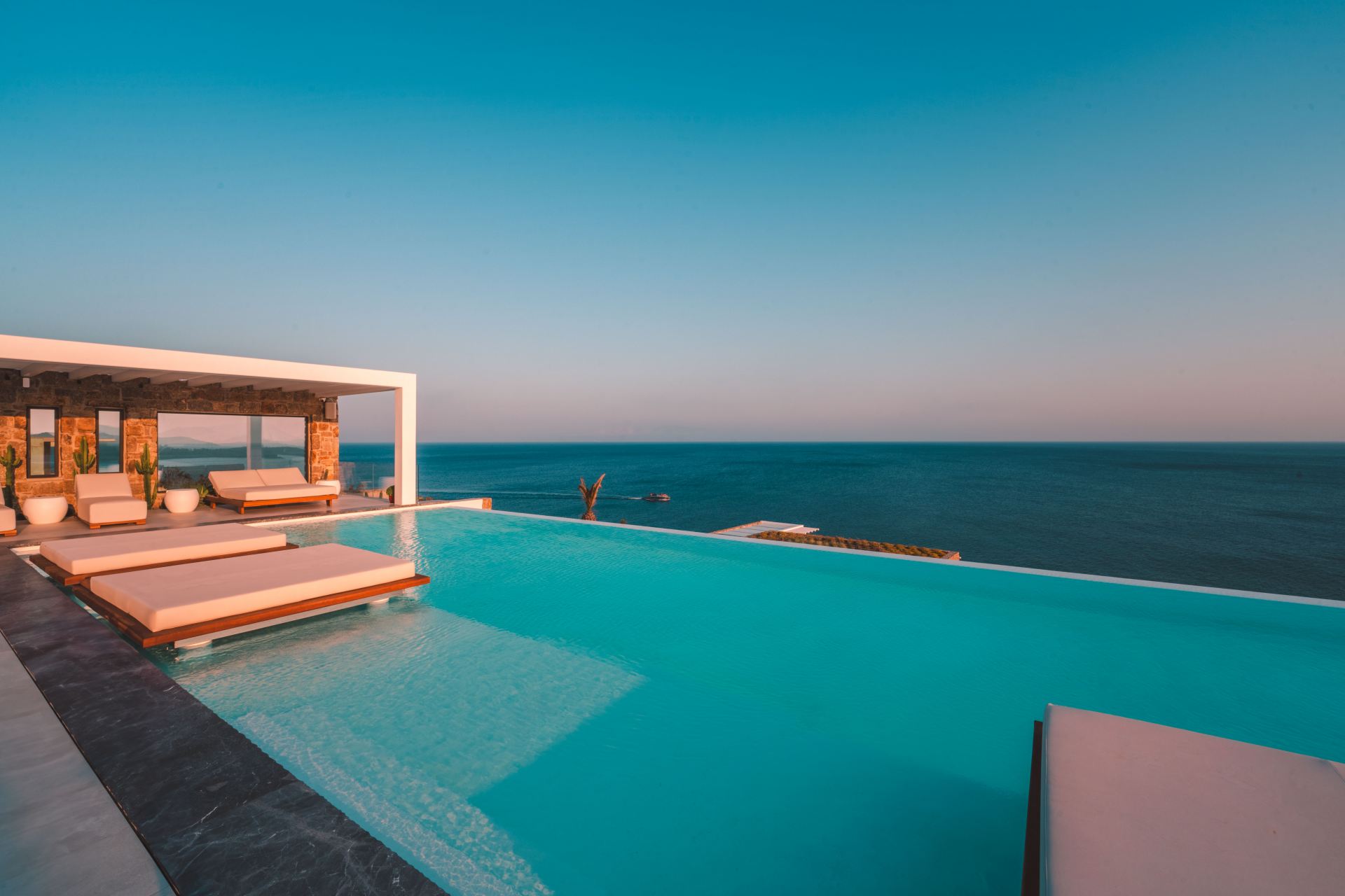 Splendid Waterfront Villa 1