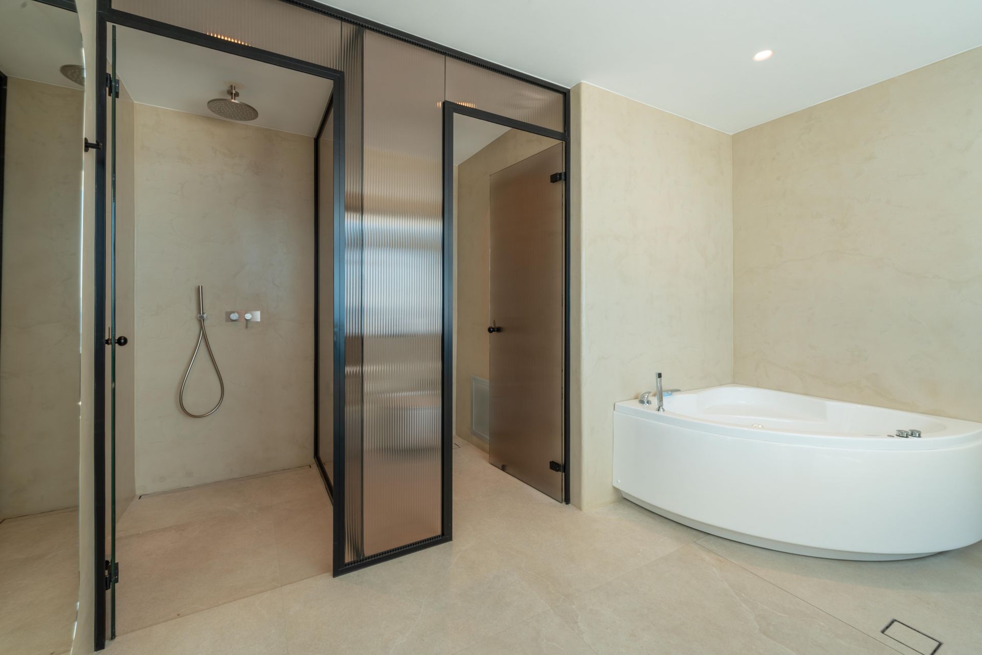 Splendid Waterfront Villa 1