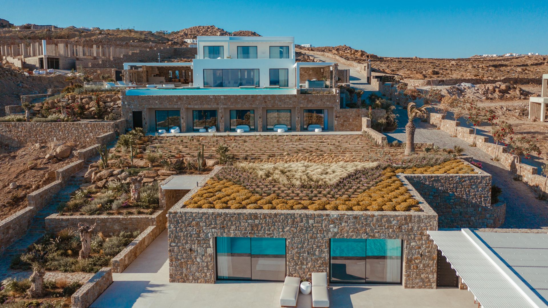 Splendid Waterfront Villa 1