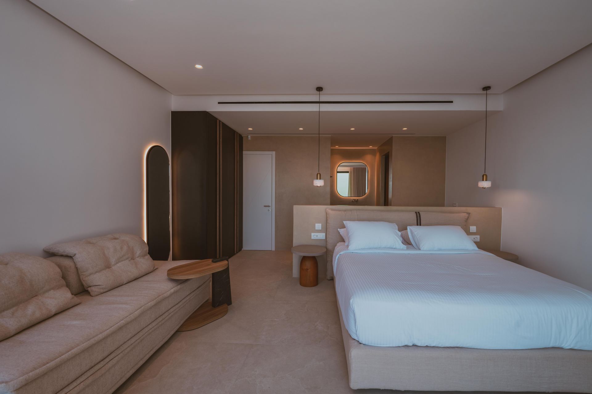 Splendid Waterfront Villa 2