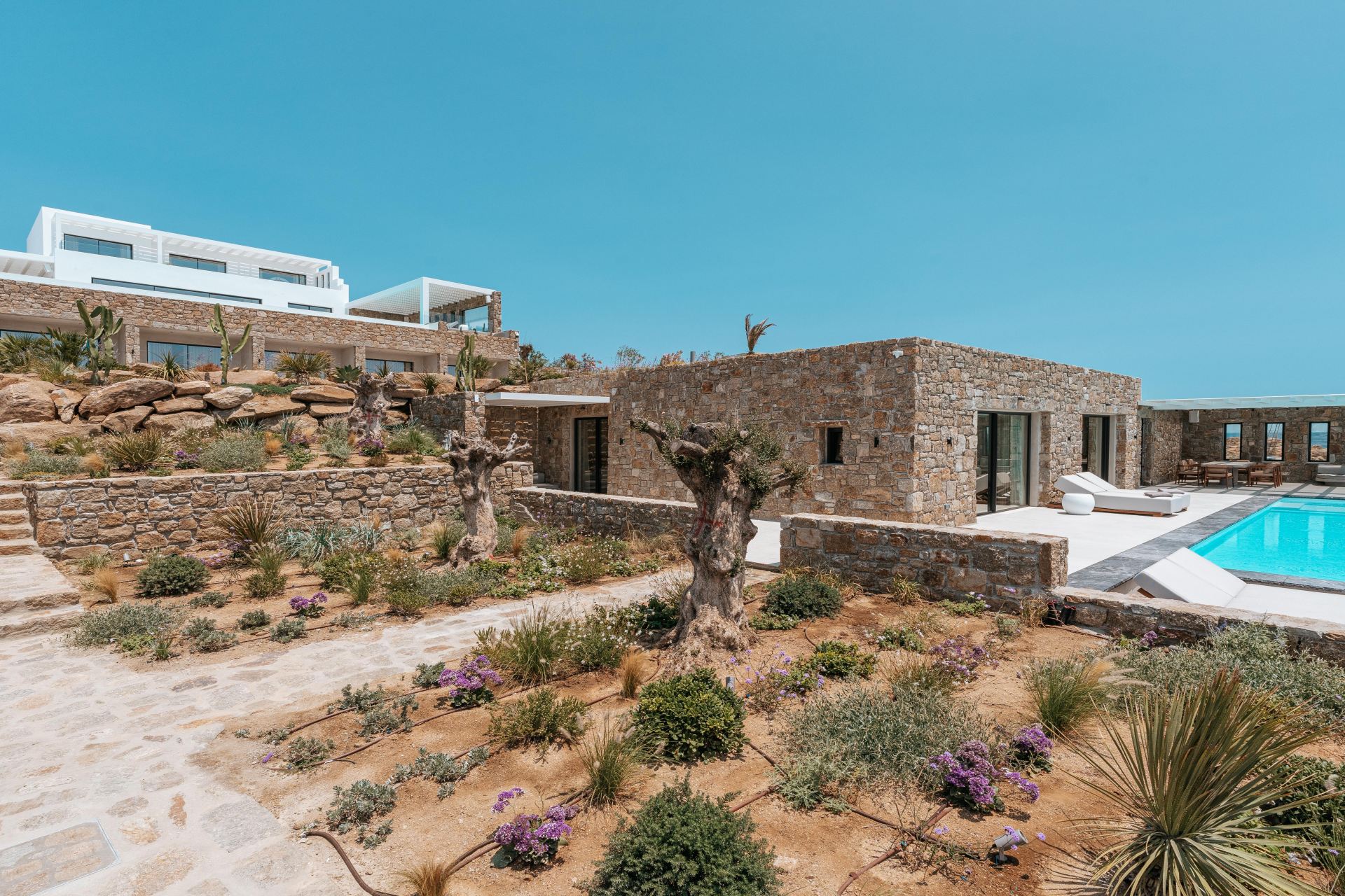 Splendid Waterfront Villa 2