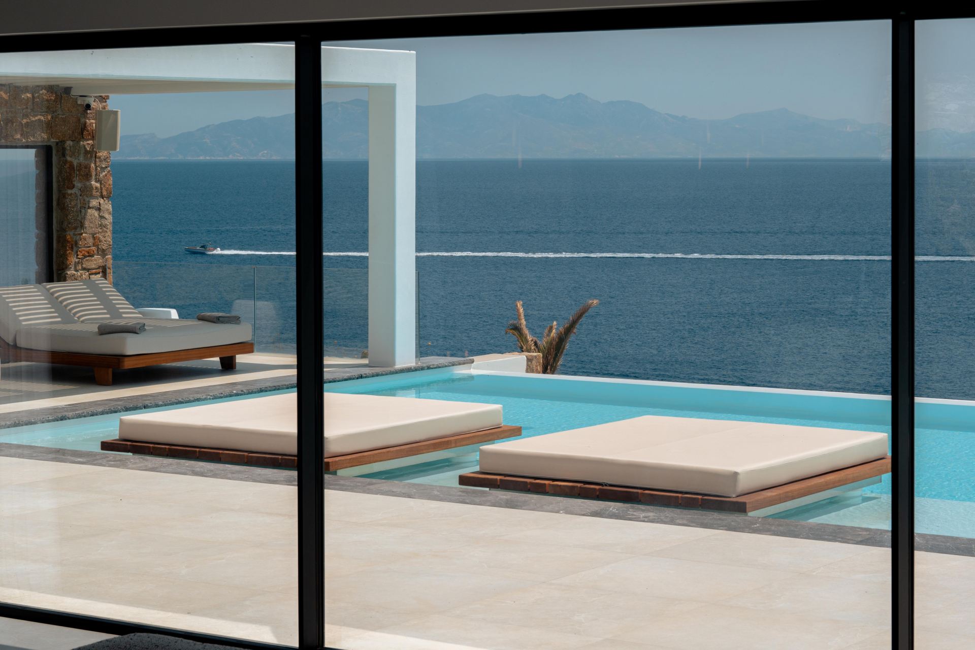 Splendid Waterfront Villa 1