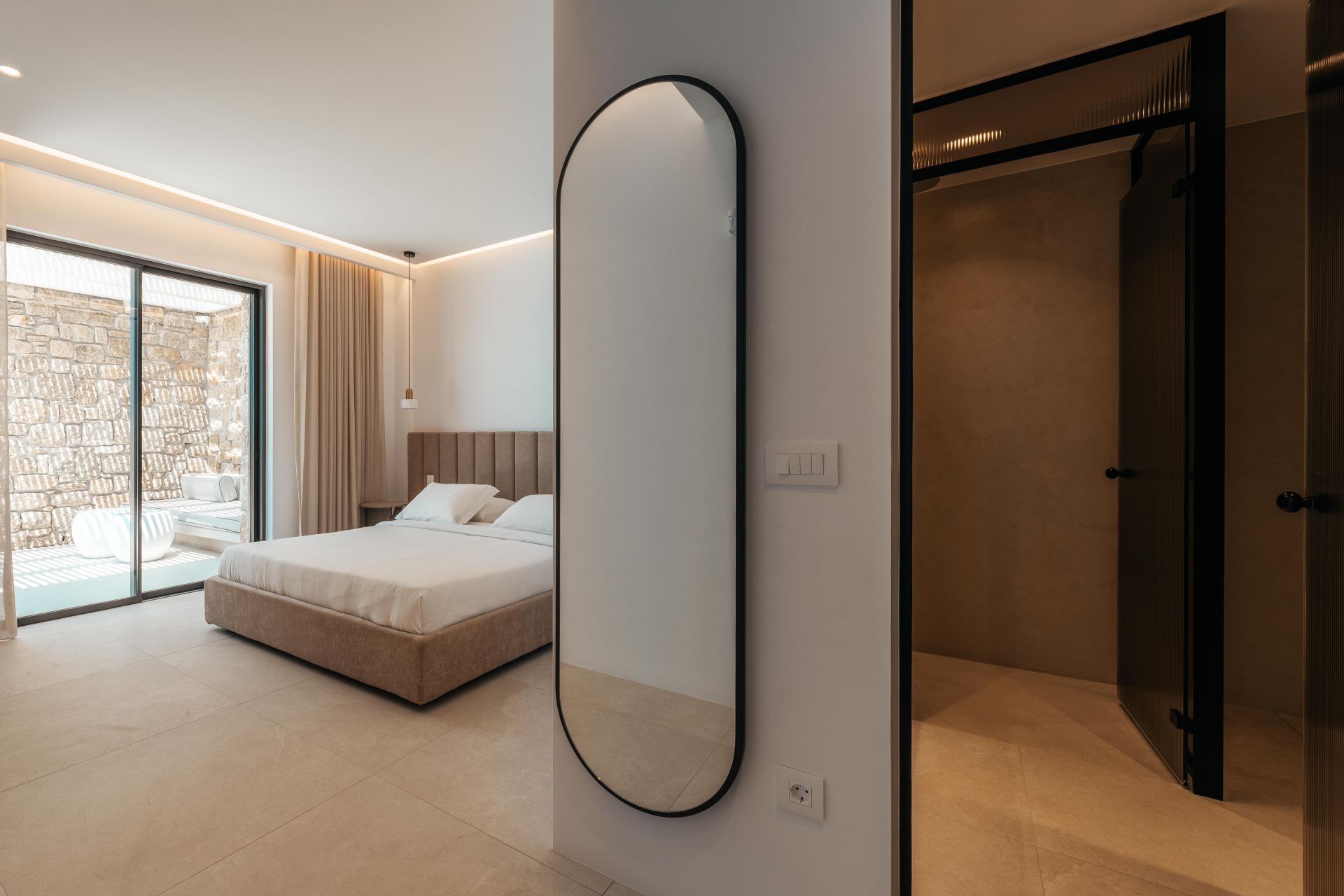 Splendid Waterfront Villa 2