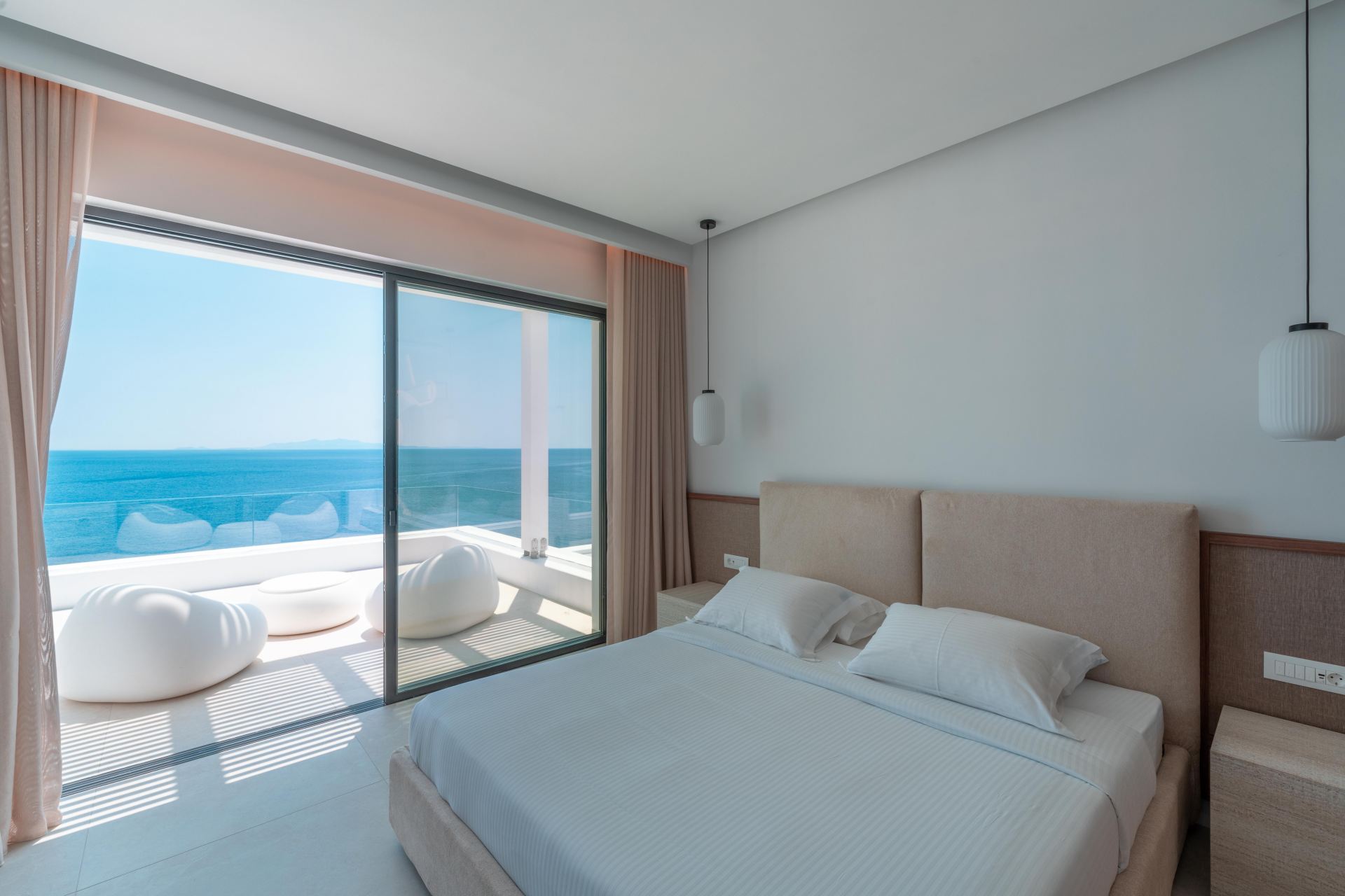 Splendid Waterfront Villa 1